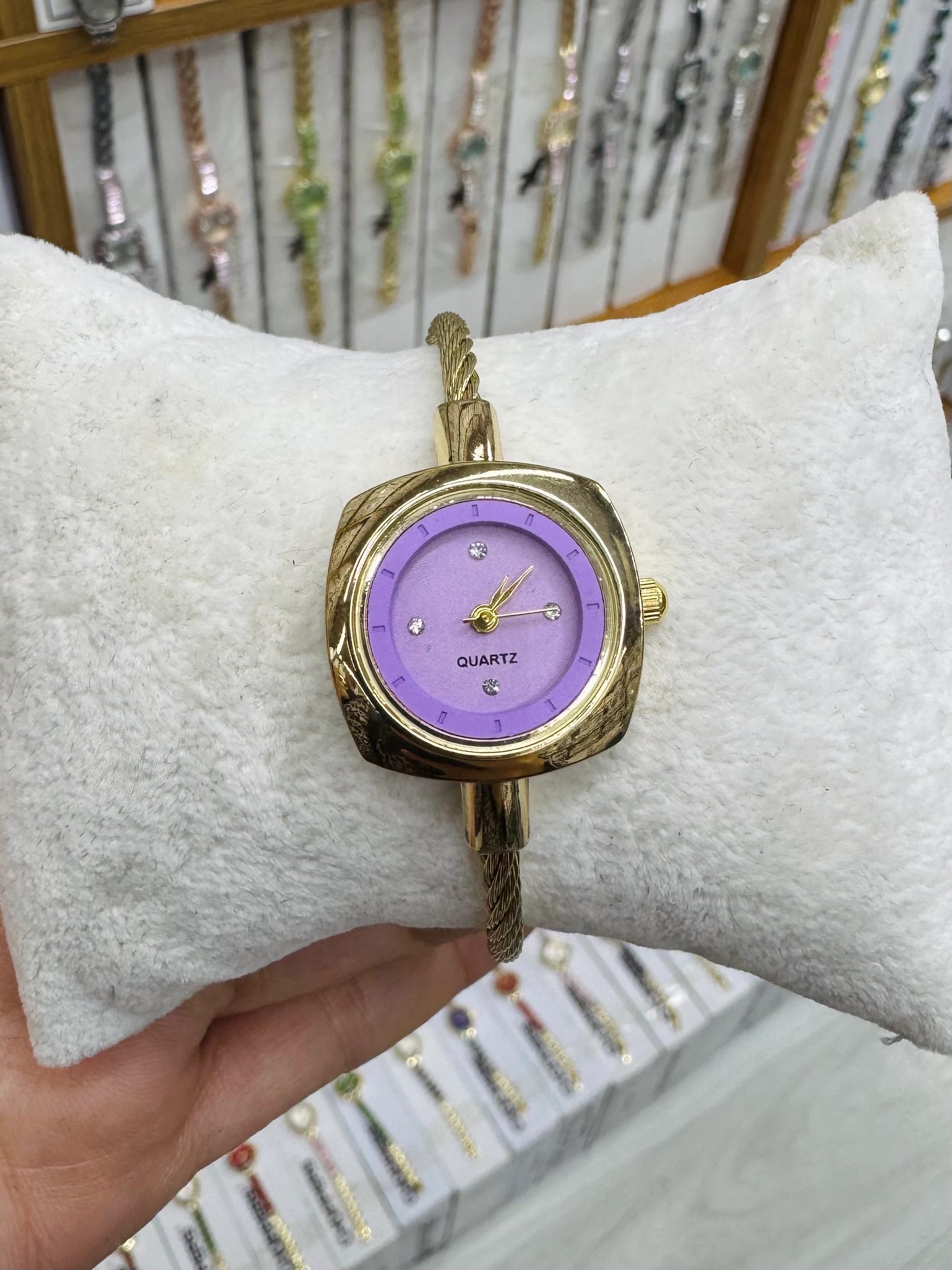 Altın Renk Mor İç Saat