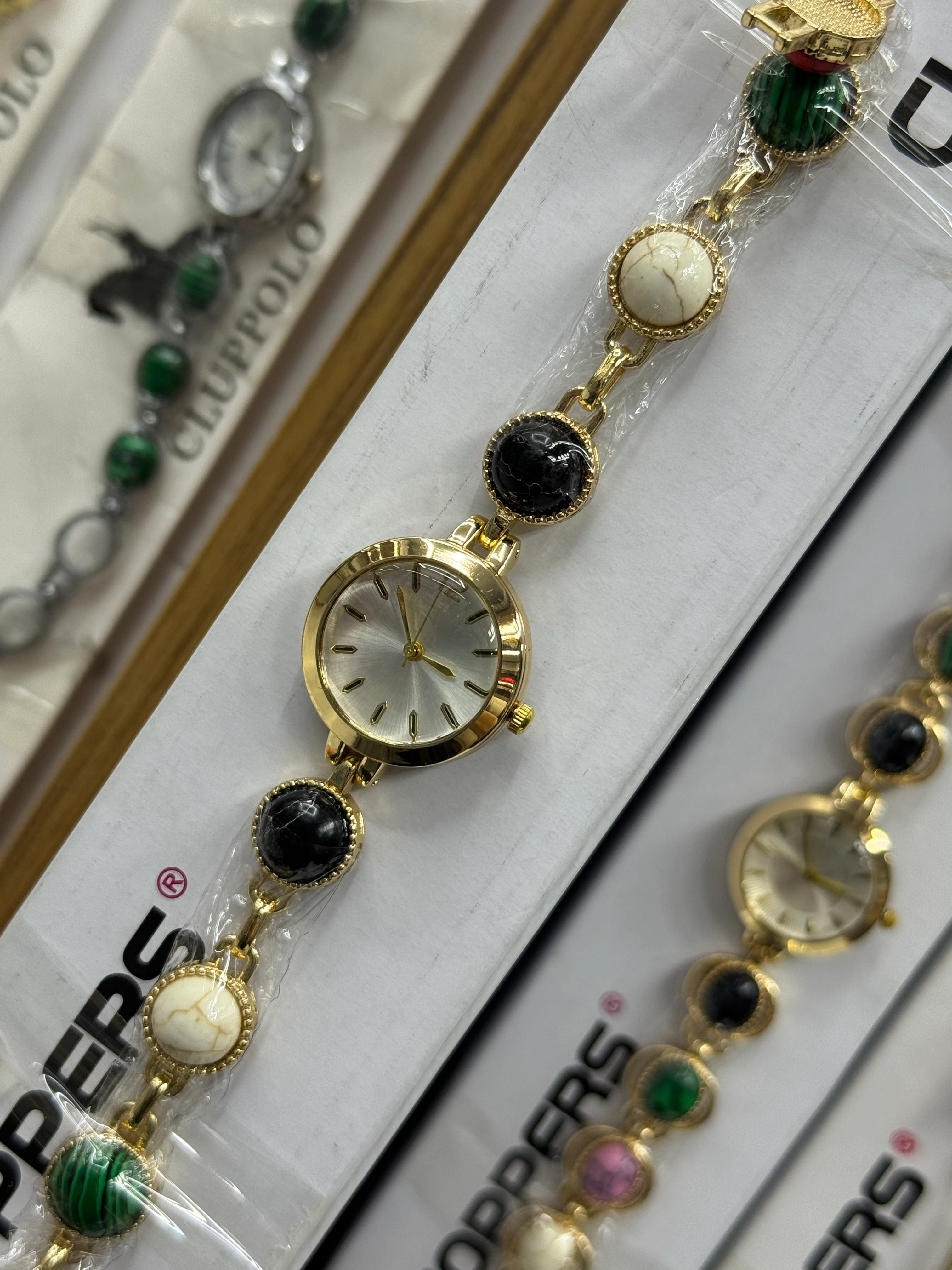 Altın Renk Çift Renk Taşlı Saat