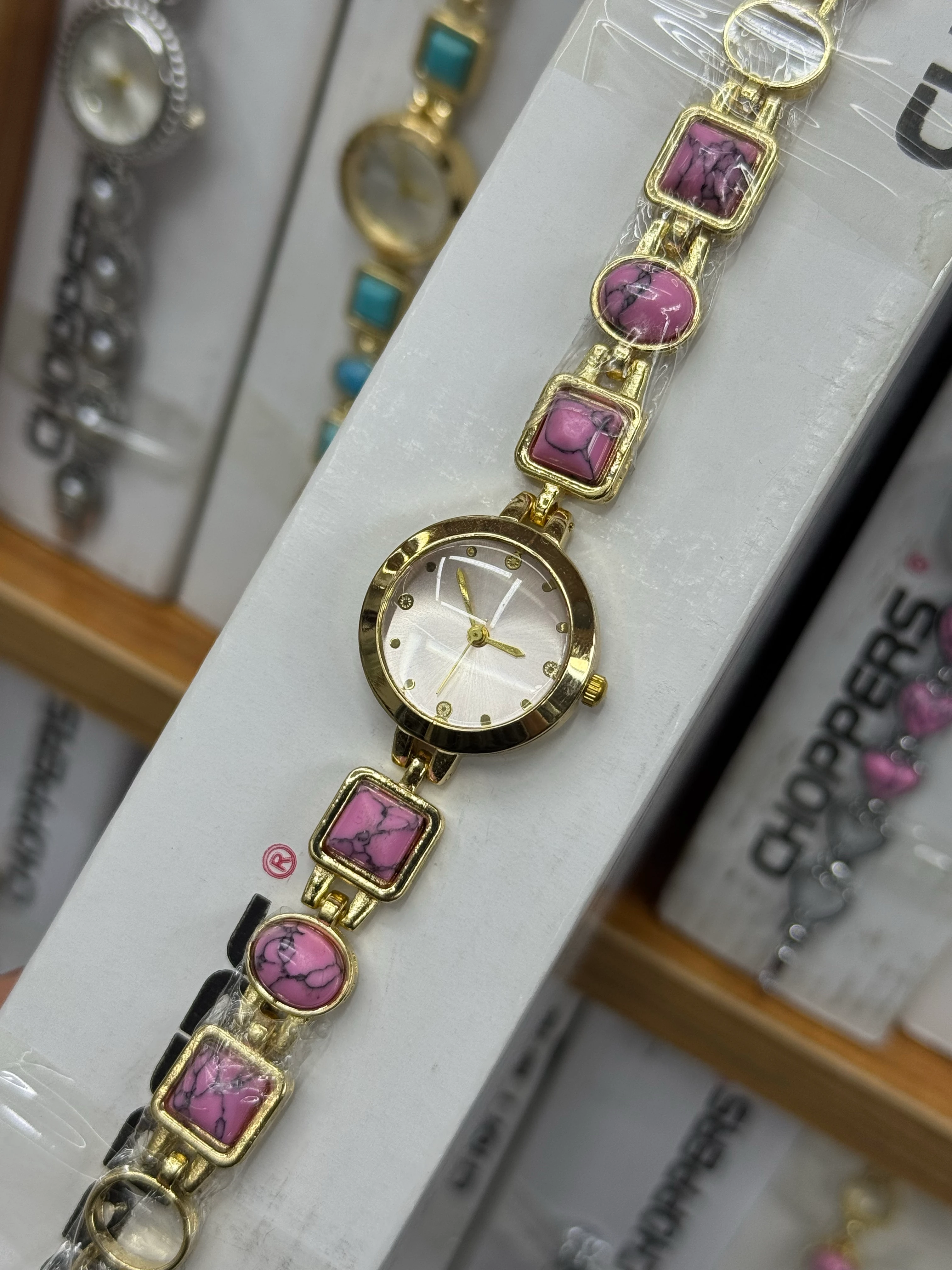 Altın Renk Pembe Taşlı Saat