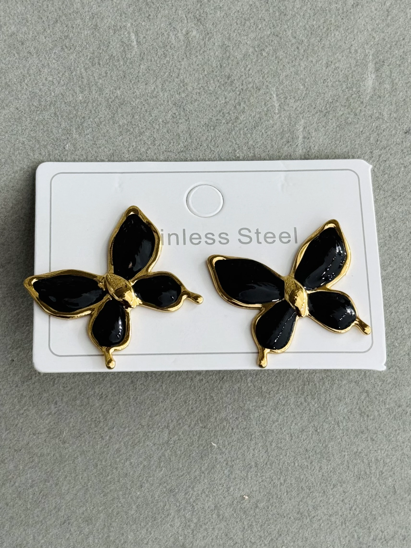 Çelik Siyah Kelebek Küpe