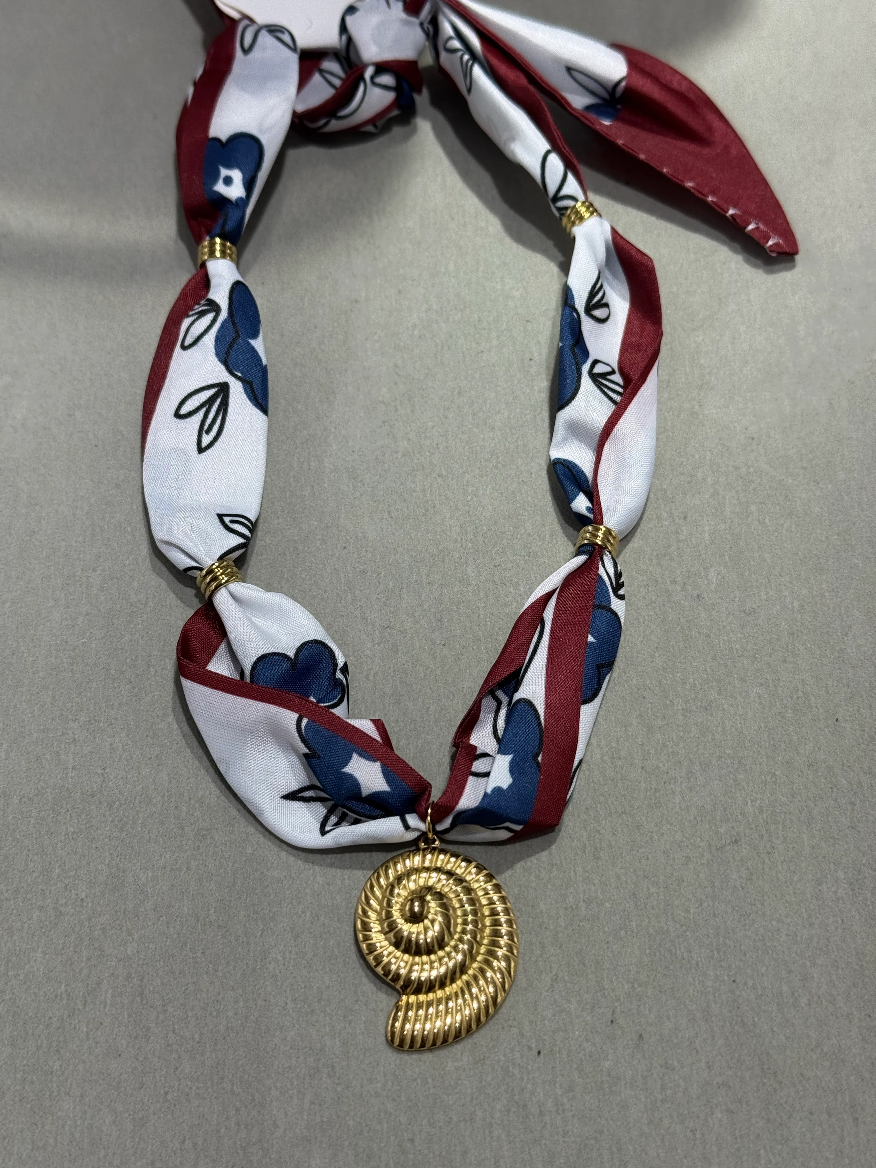 Çelik Fularlı Deniz Kabuğu Kolye