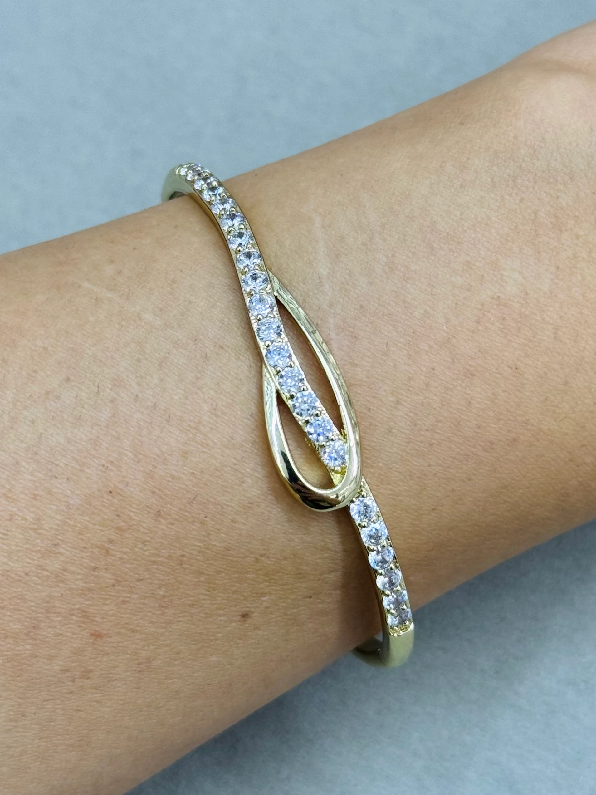 Xuping 14K Taşlı Damla Model Kelepçe 6cm