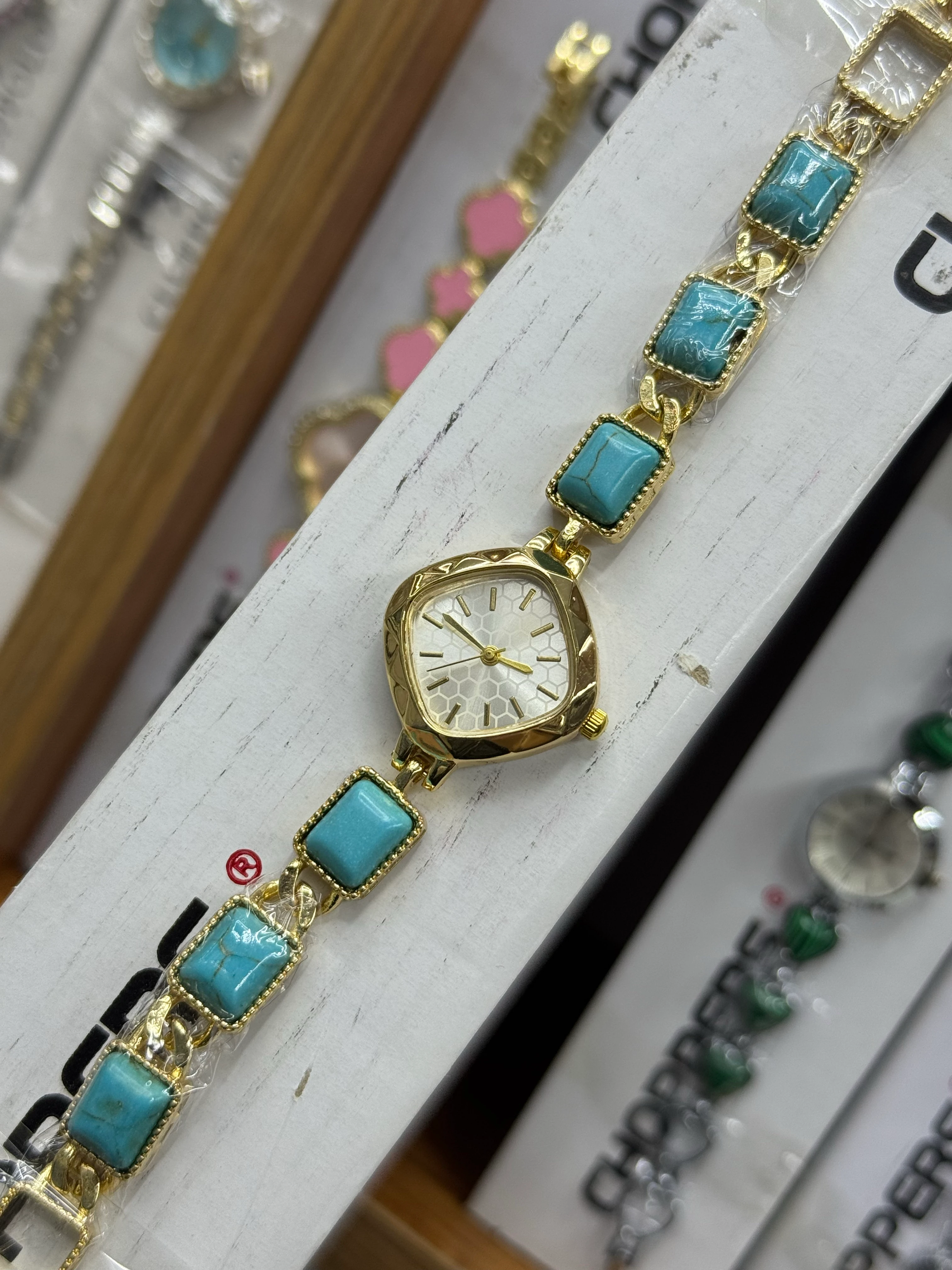 Altın Renk Mavi Taşlı Saat