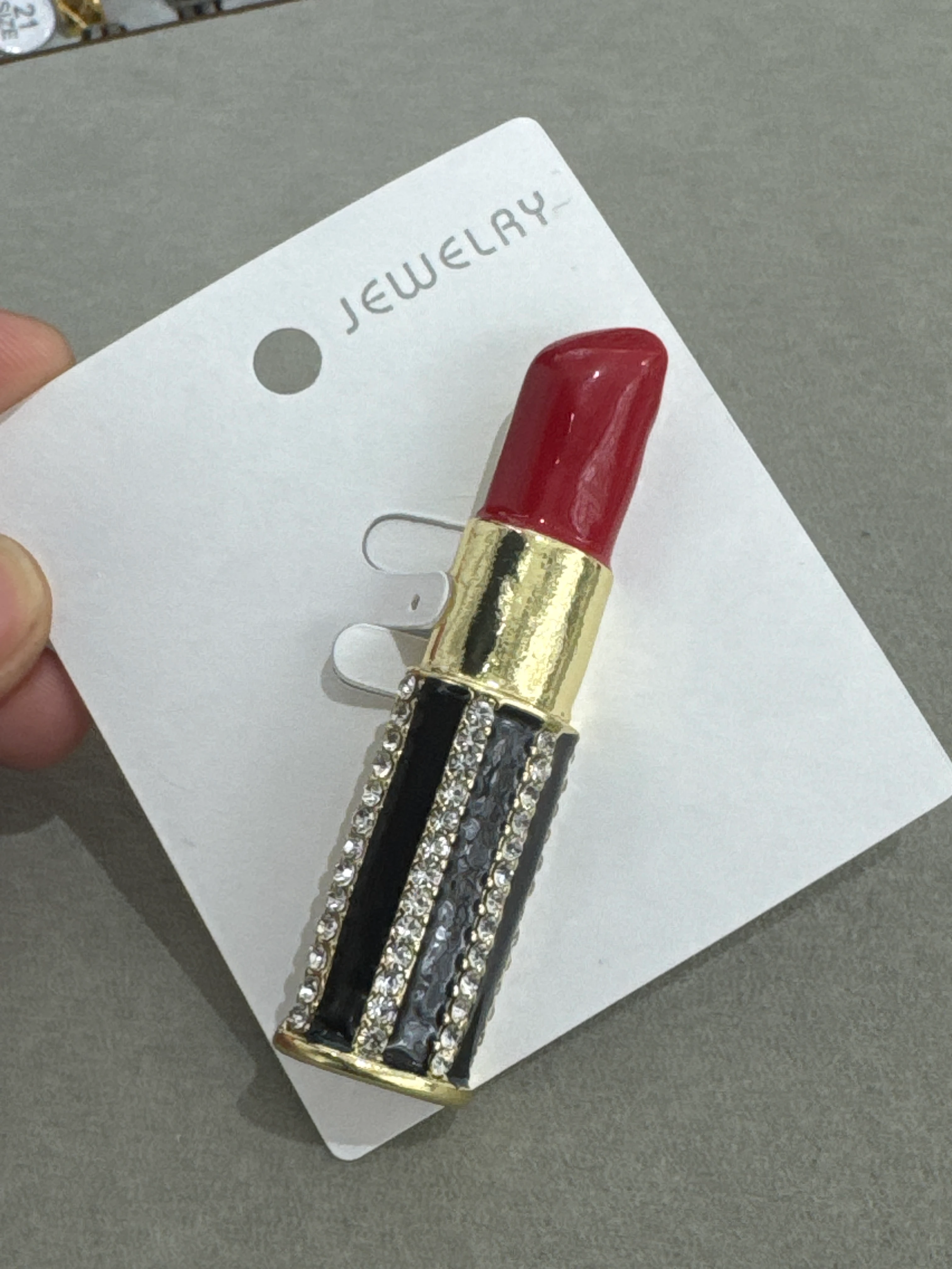 Kırmızı Ruj Broş