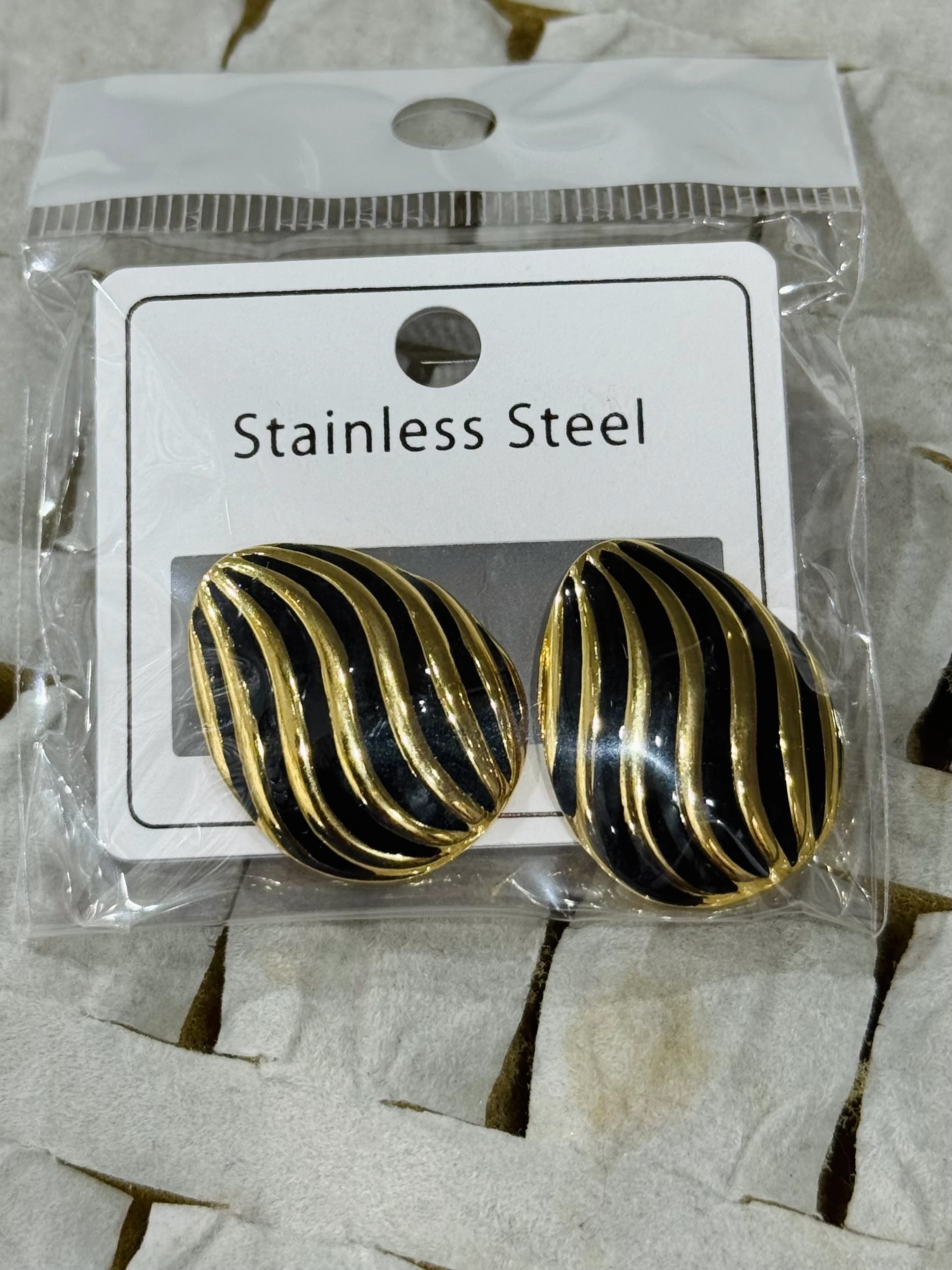 Çelik Siyah Gold Damla Küpe