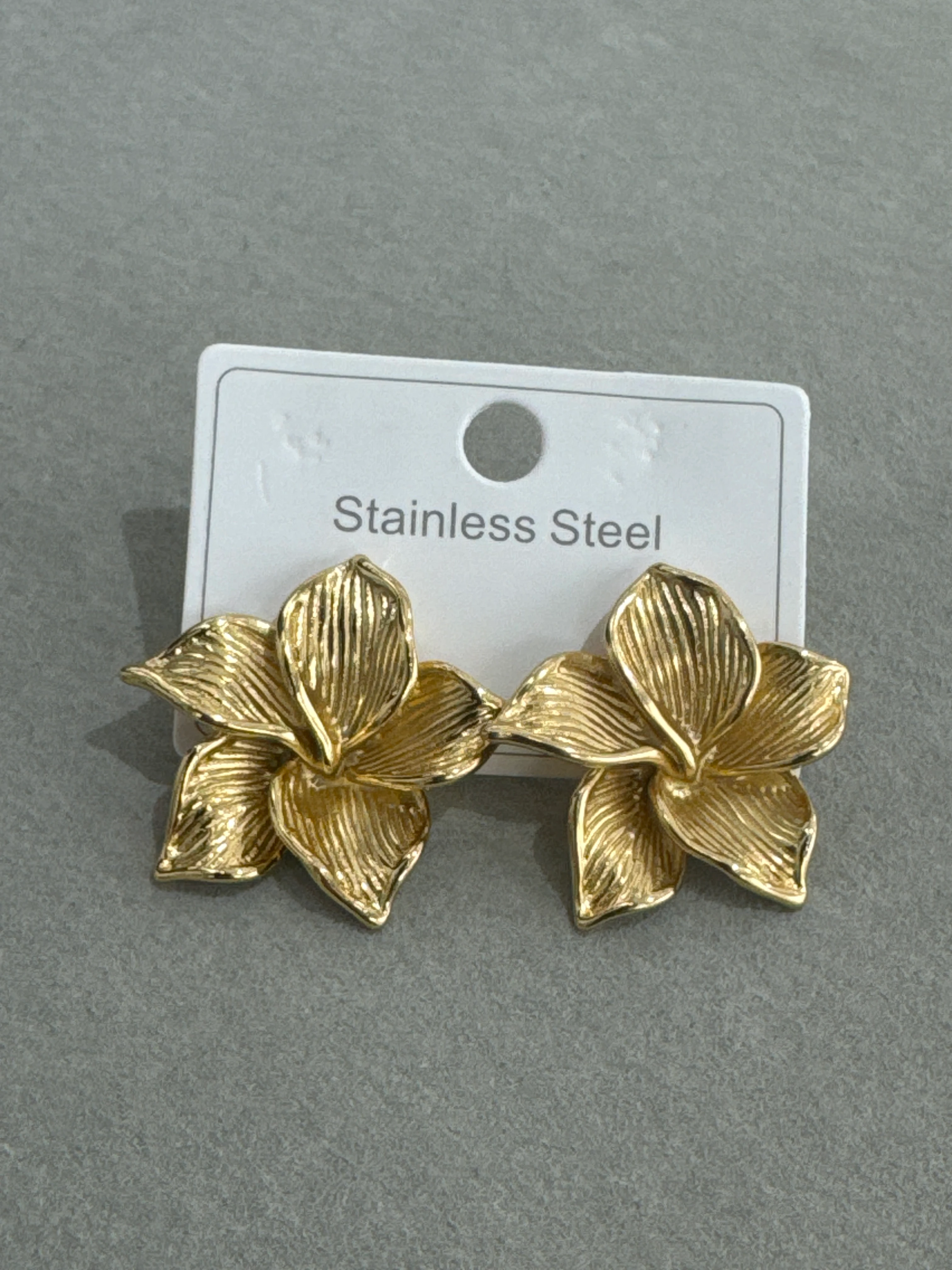 Çelik Çiçek Küpe