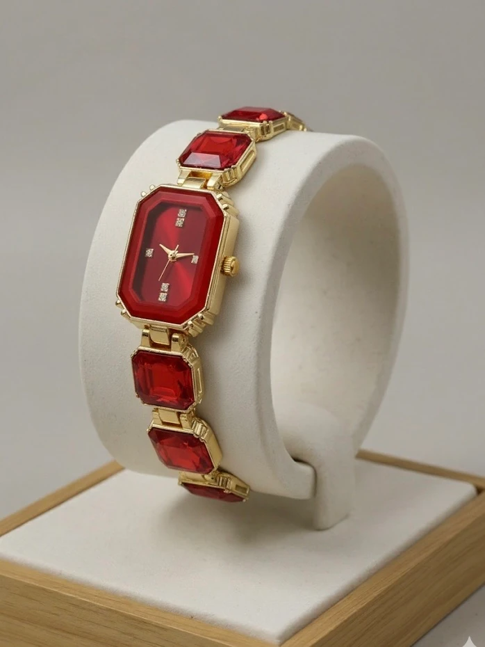 Altın Renk Kırmızı Taşlı Saat