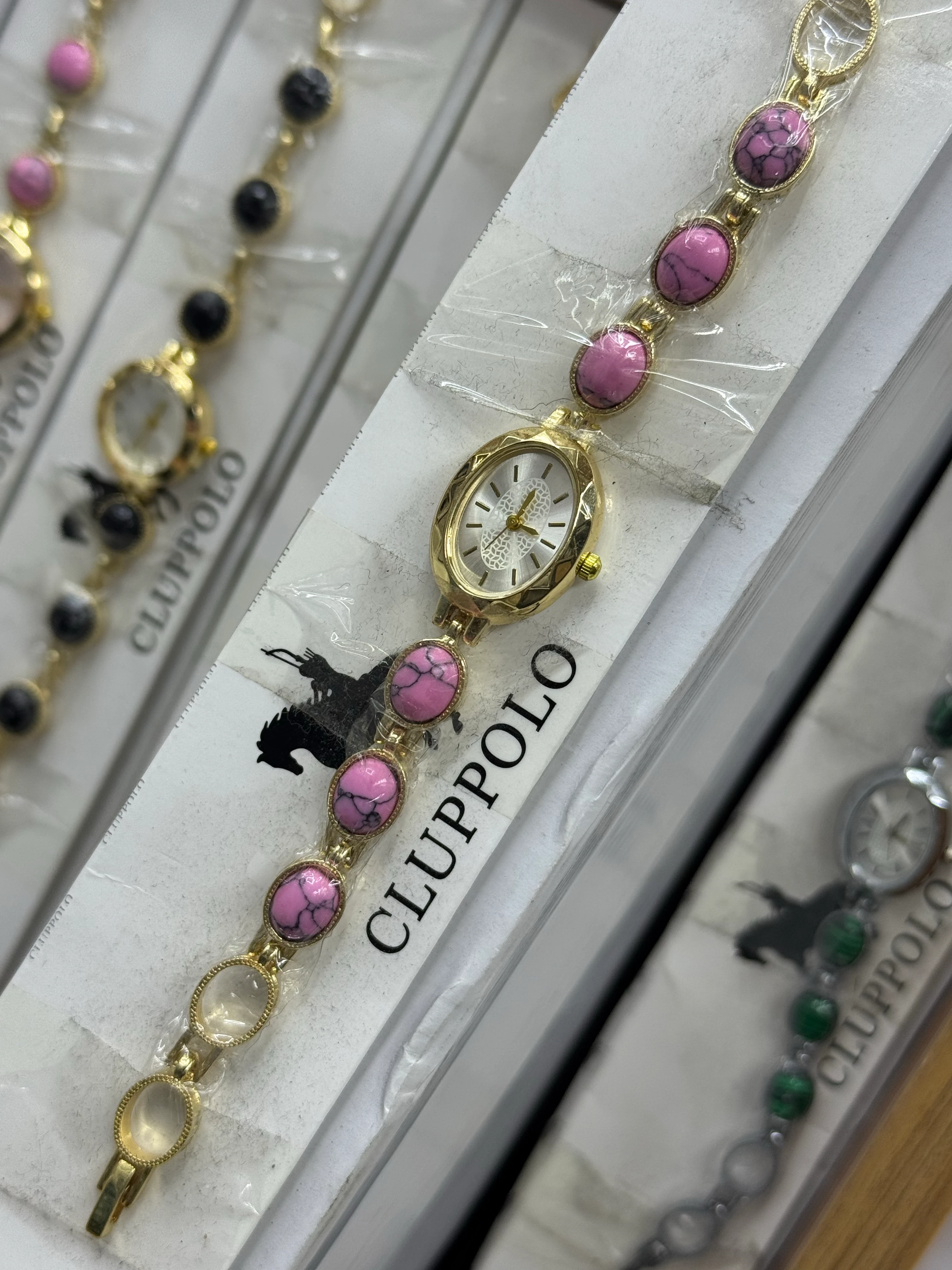 Altın Renk Pembe Taşlı Saat