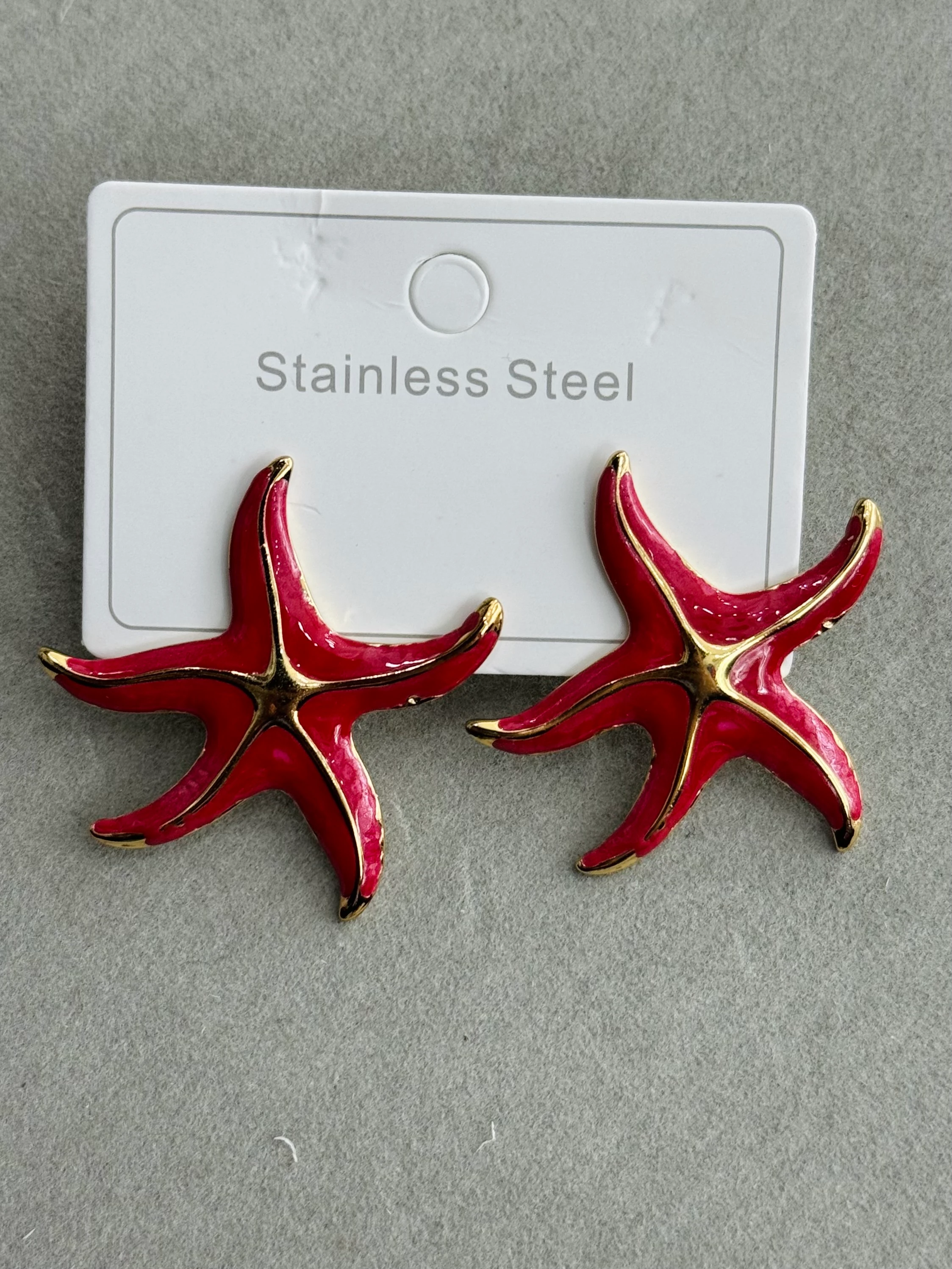 Çelik Kırmızı Yıldız Küpe