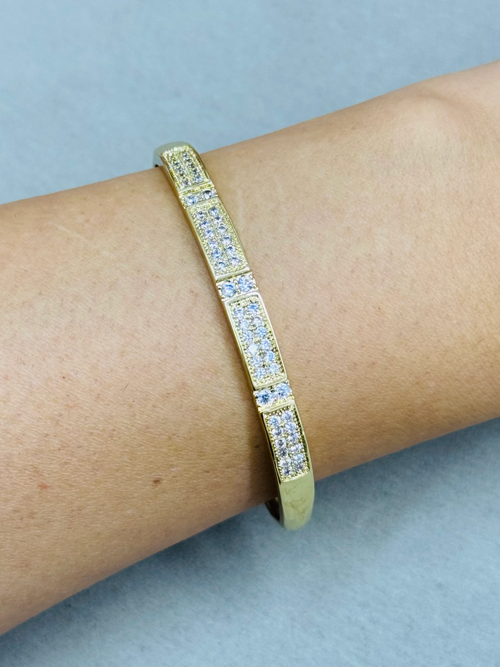 Xuping 14K Sıra Taşlı Kelepçe 6cm