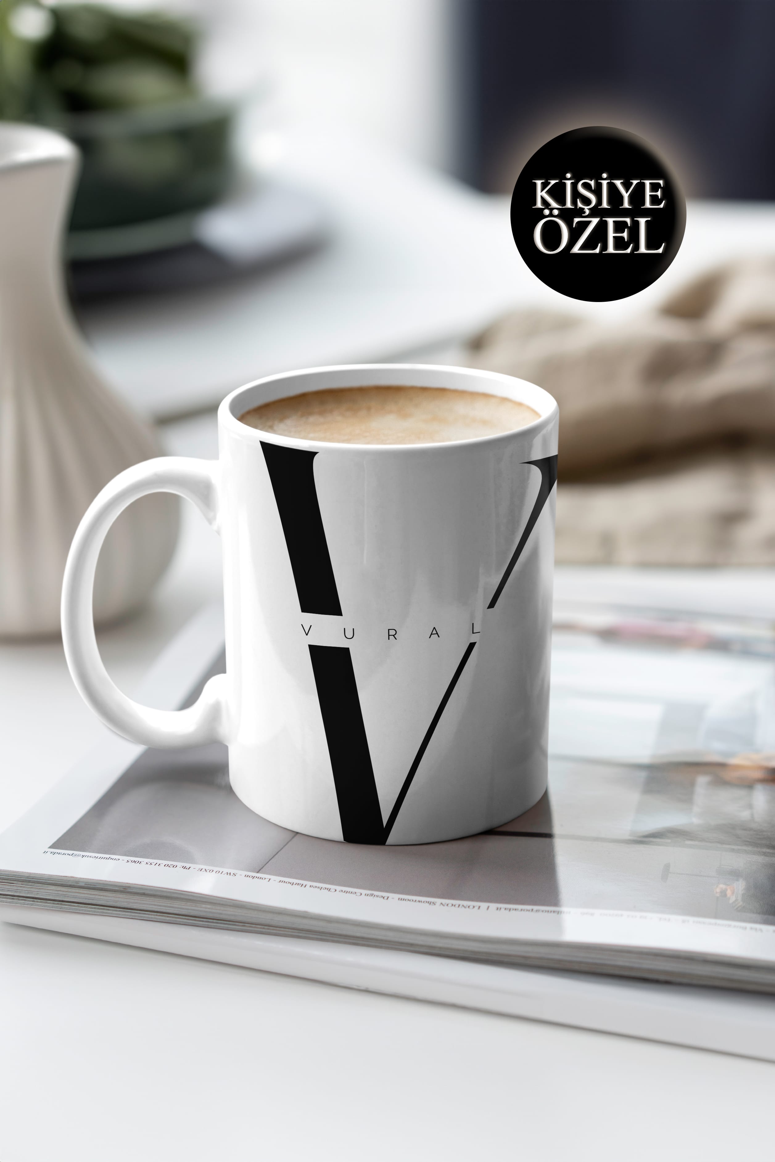 Kişiye Özel V Harfi ve İsim Yazılı Siyah Renkli Tasarım Kupa Bardak 300 ml