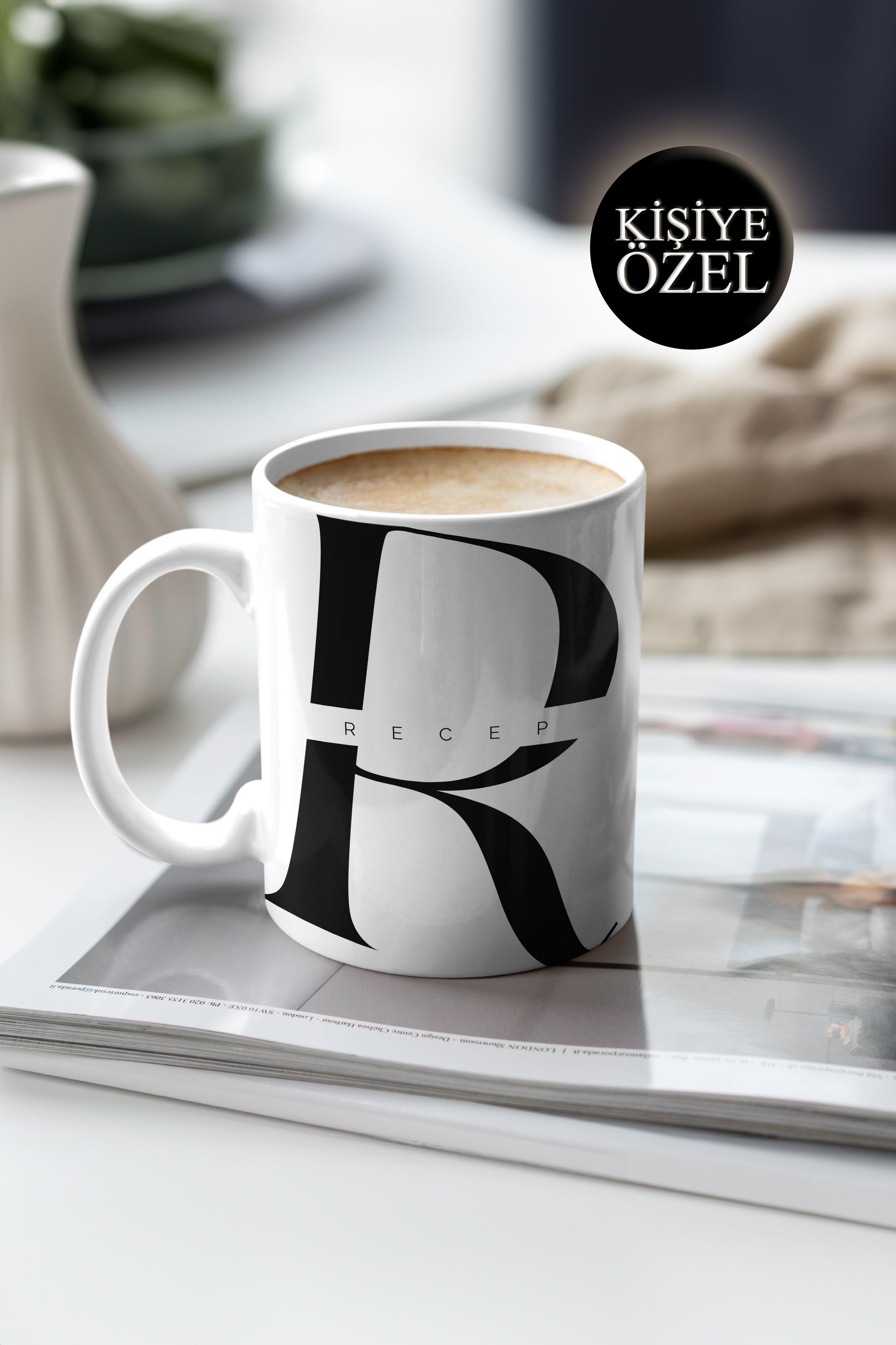 Kişiye Özel R Harfi ve İsim Yazılı Siyah Renkli Tasarım Kupa Bardak 300 ml
