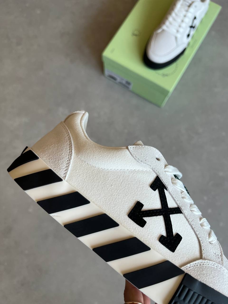 Off - White özel seri sneaker beyaz