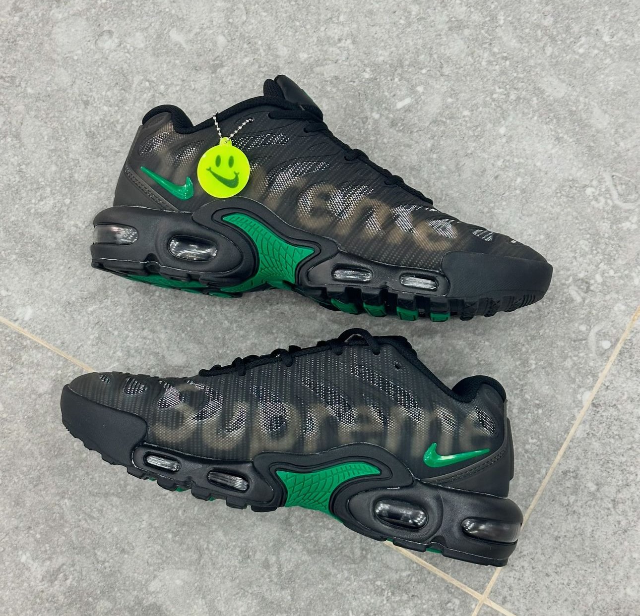 nike tn plus black green