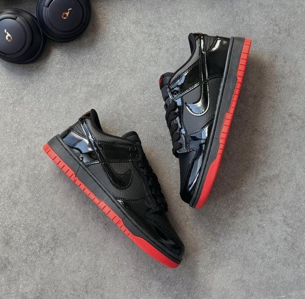 Nike dunk low black red