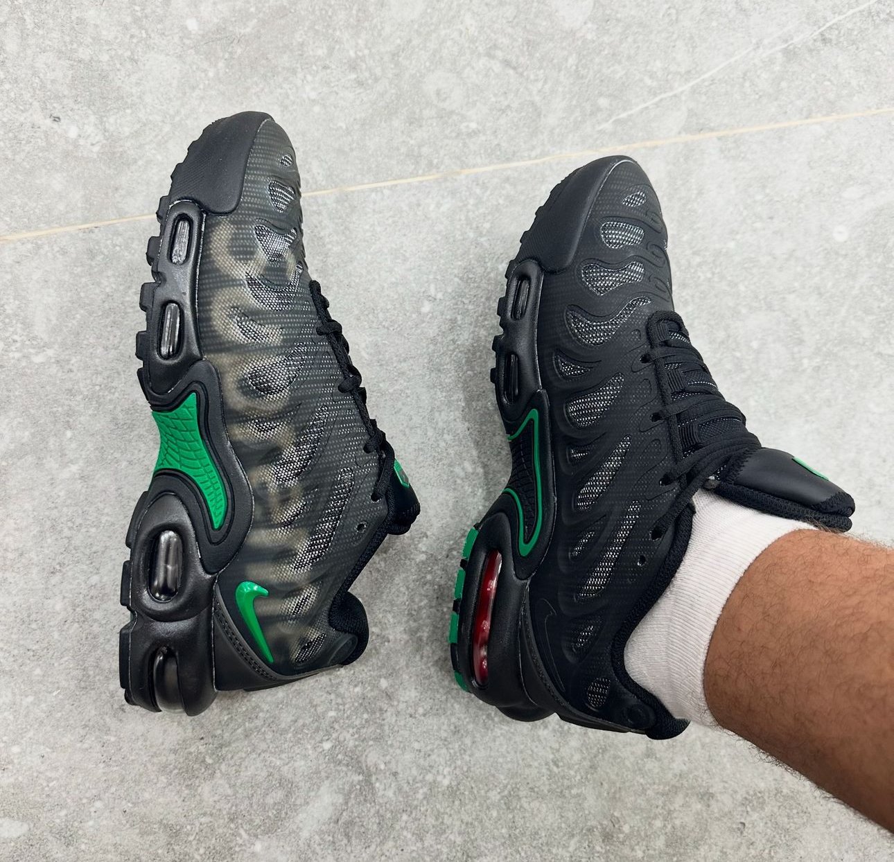 nike tn plus black green