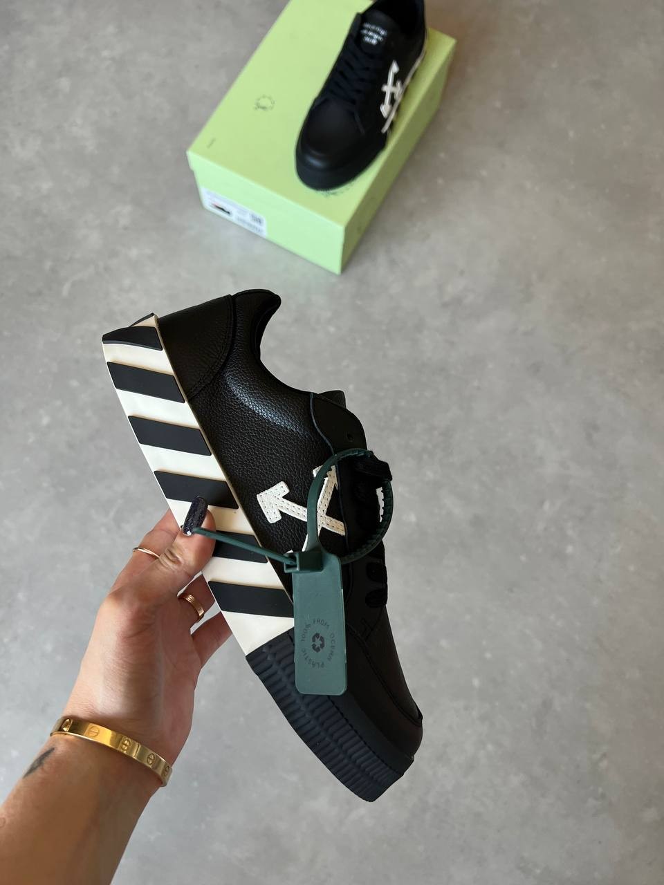 Off - White özel seri sneaker