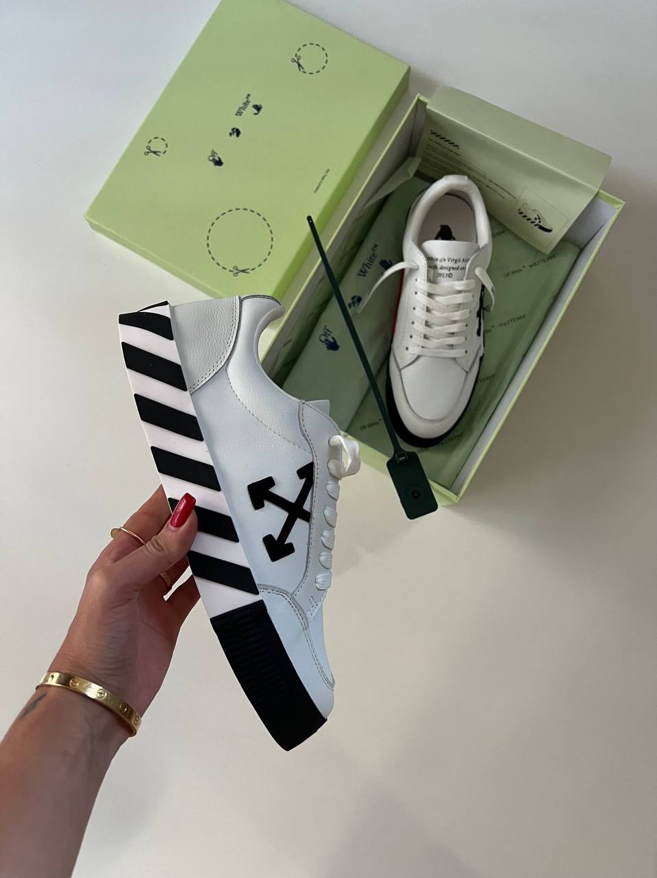 Off - White özel seri sneaker beyaz