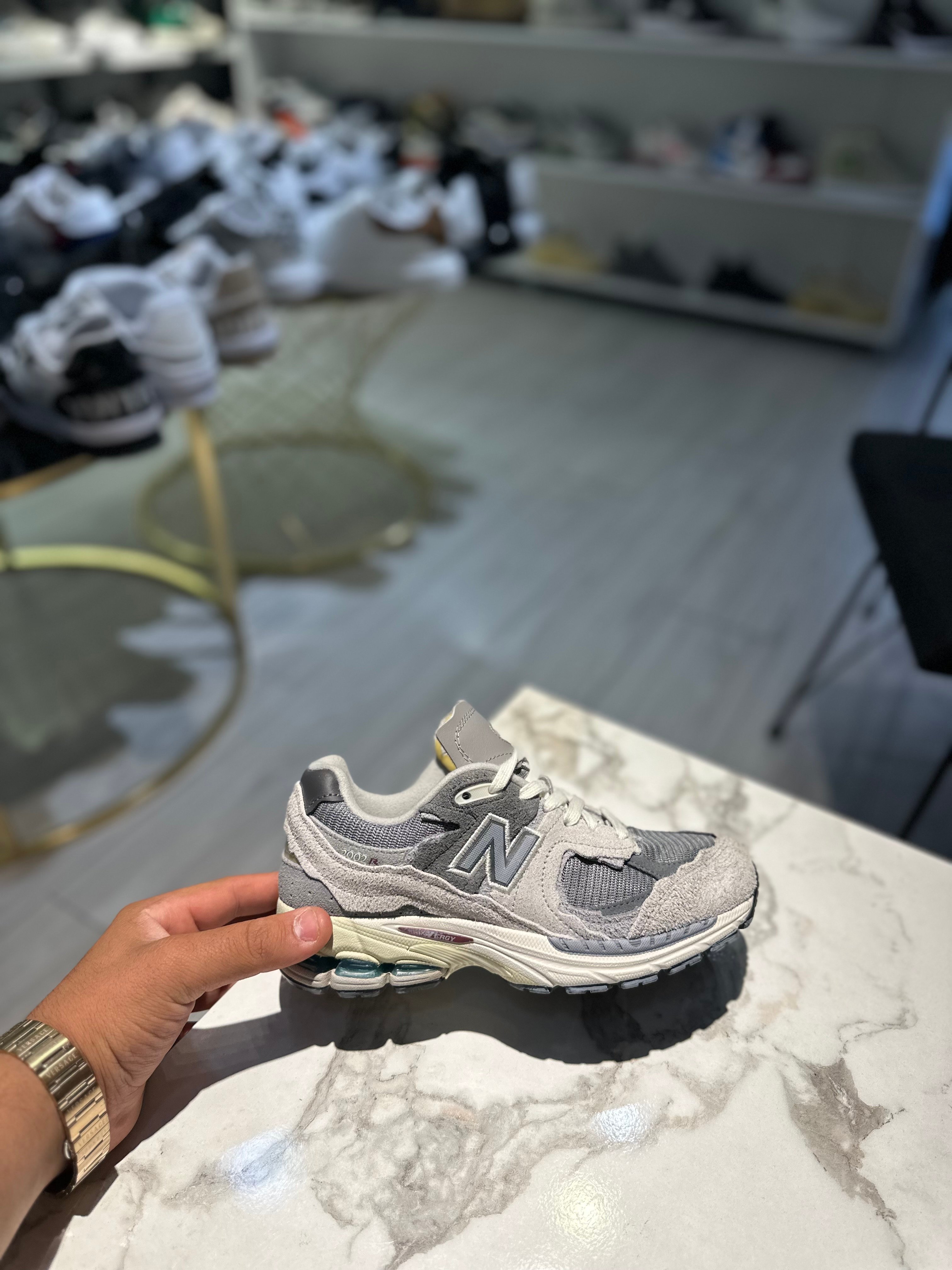new balance 2002r