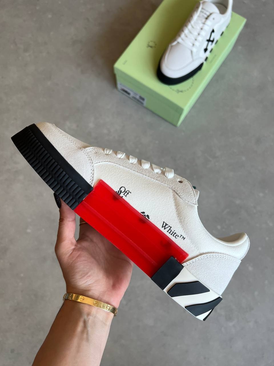 Off - White özel seri sneaker beyaz