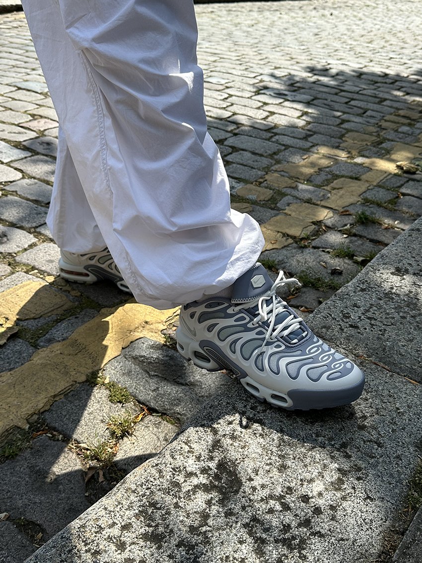 nike tn plus blue white