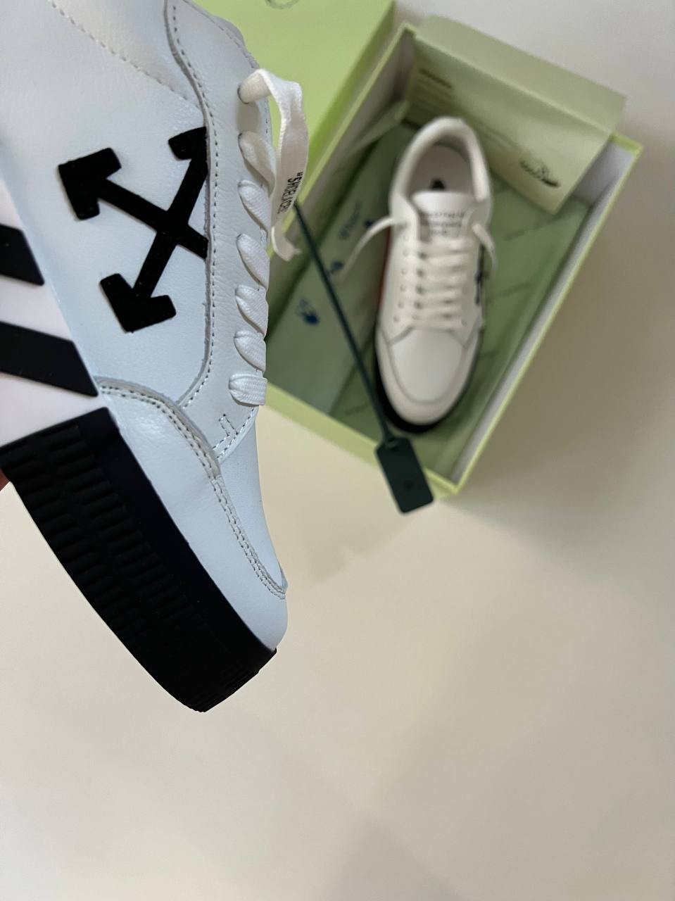 Off - White özel seri sneaker beyaz