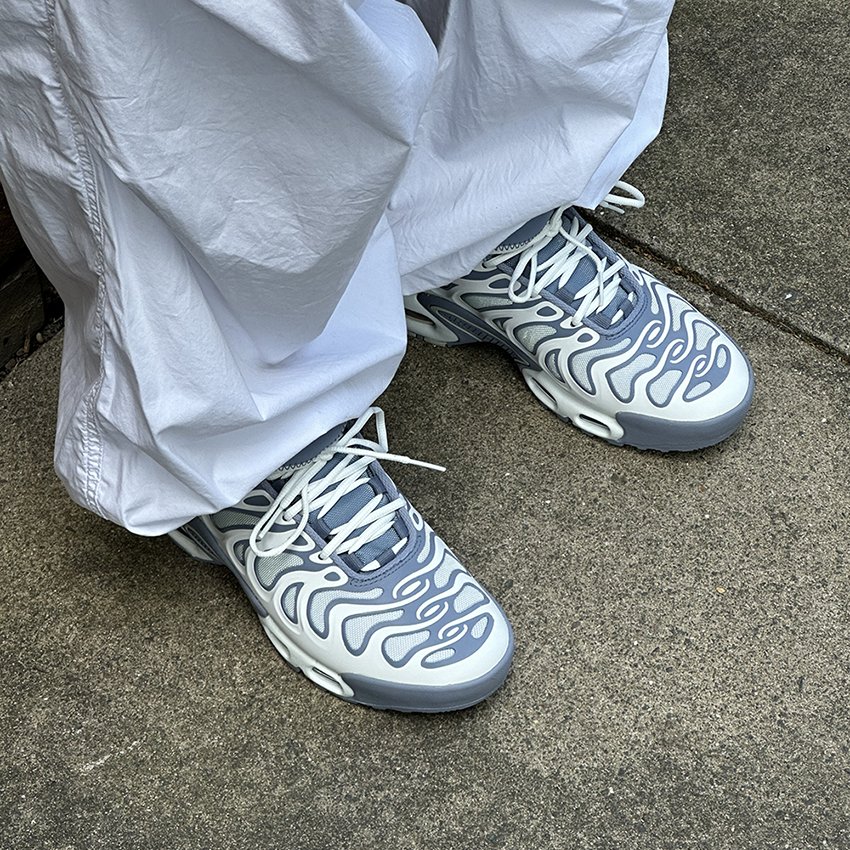 nike tn plus blue white