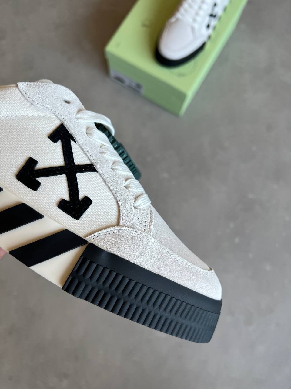 Off - White özel seri sneaker beyaz