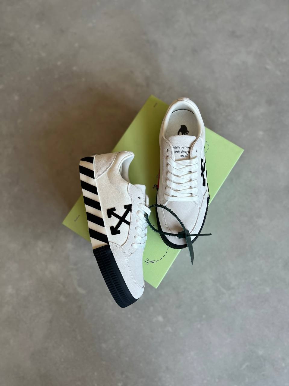 Off - White özel seri sneaker beyaz