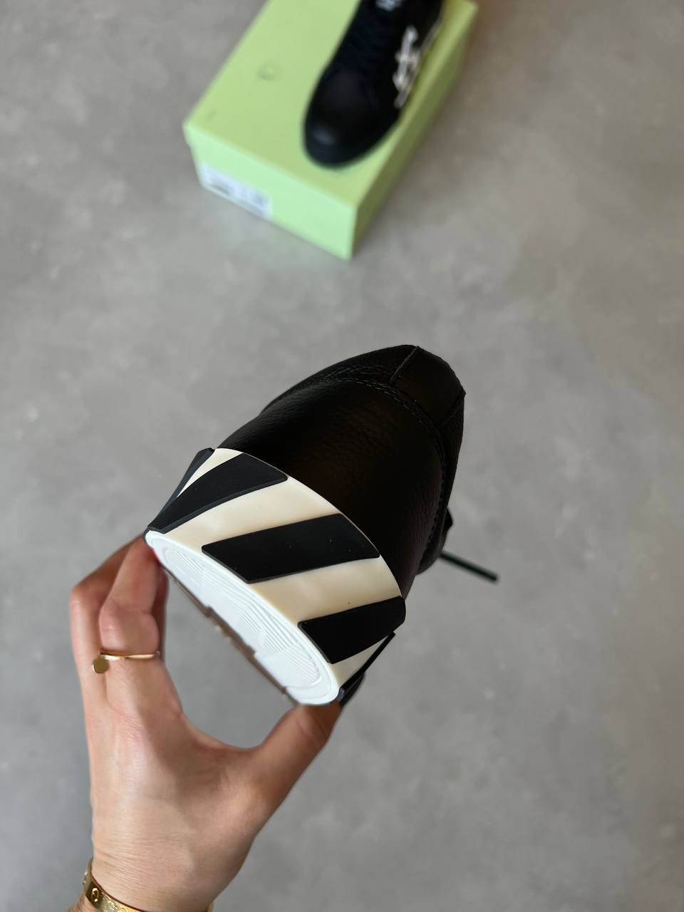 Off - White özel seri sneaker