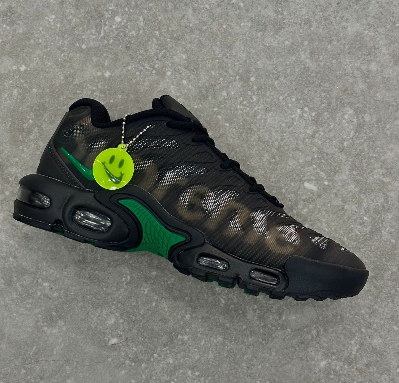 nike tn plus black green