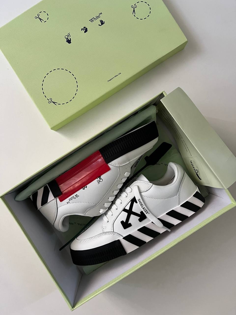 Off - White özel seri sneaker beyaz