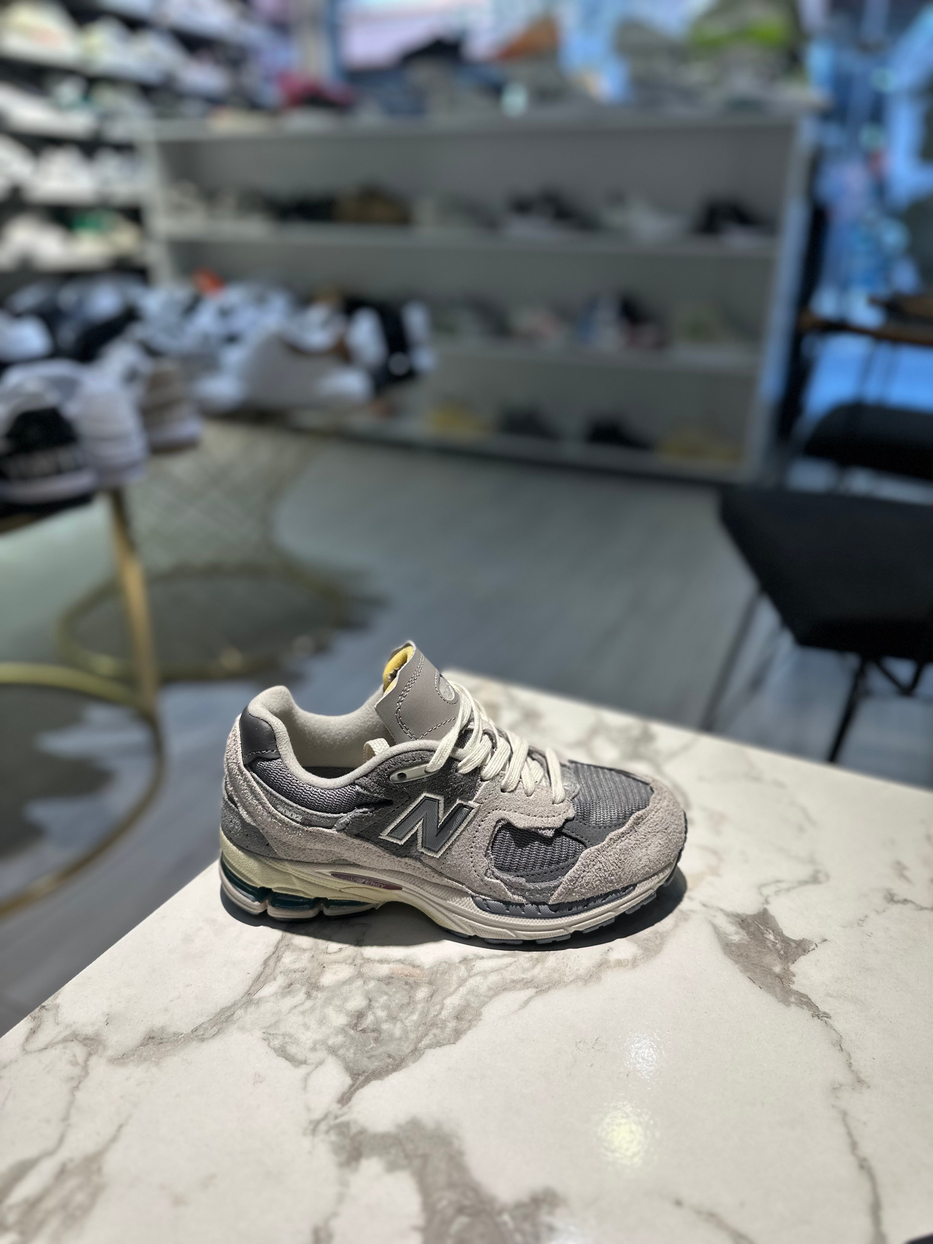 new balance 2002r