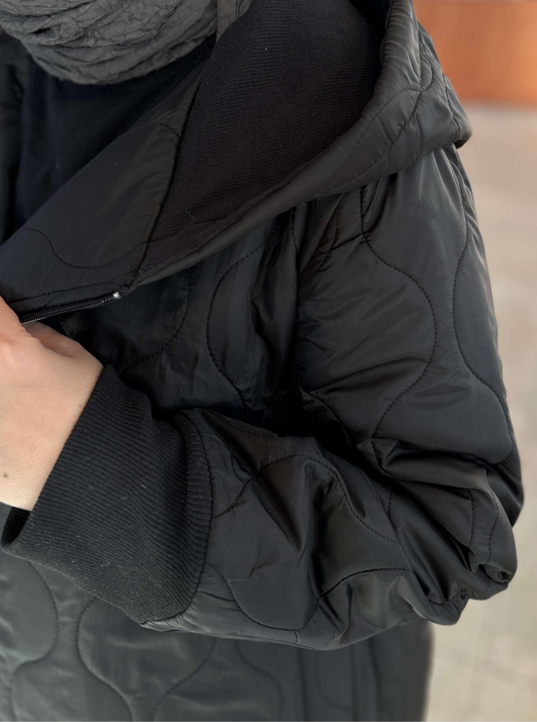 KOL MANŞETLİ ŞİŞME MONT SİYAH