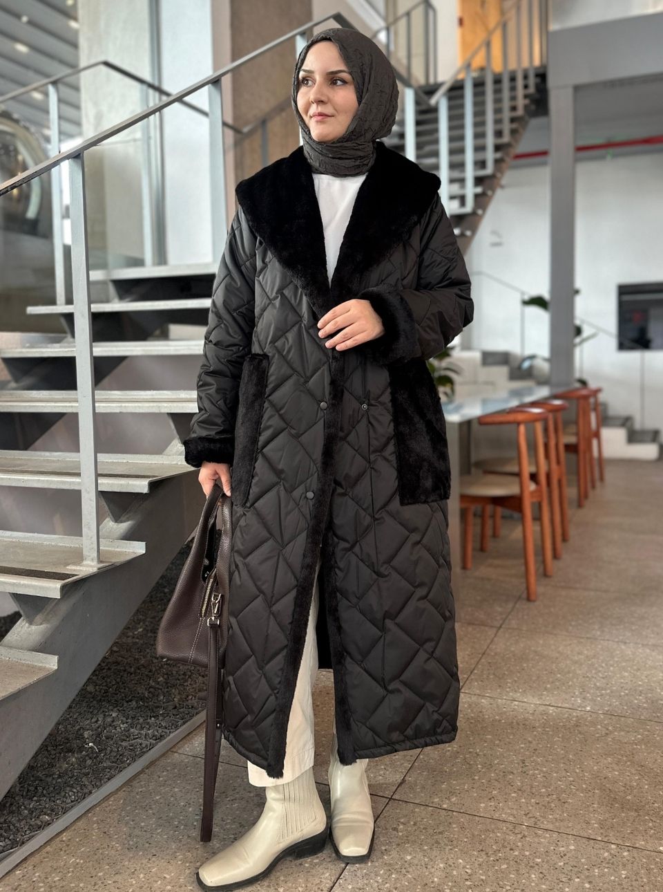 KÜRKLÜ KAPİTONE MONT SİYAH