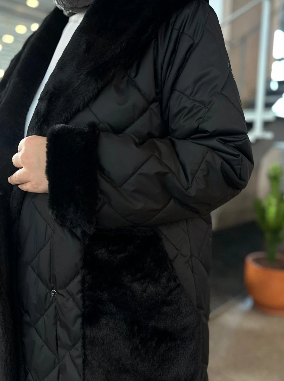 KÜRKLÜ KAPİTONE MONT SİYAH