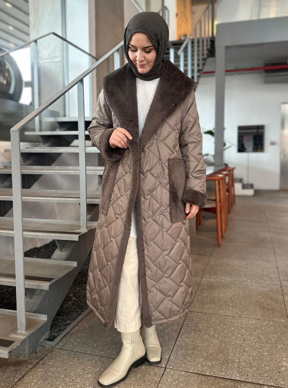 KÜRKLÜ KAPİTONE MONT VİZON 