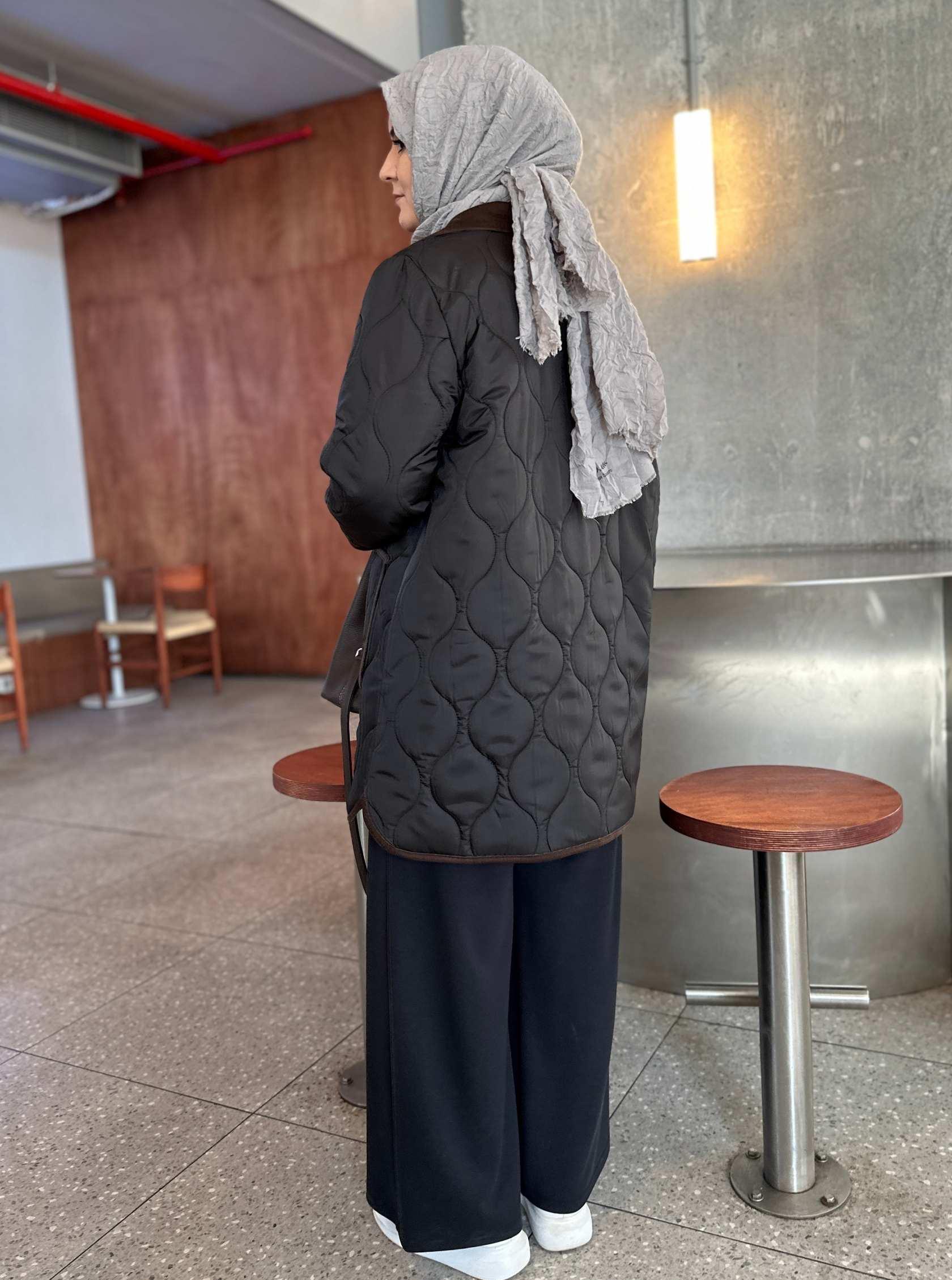 KISA SOĞAN DESENLİ KAPİTONE MONT SİYAH