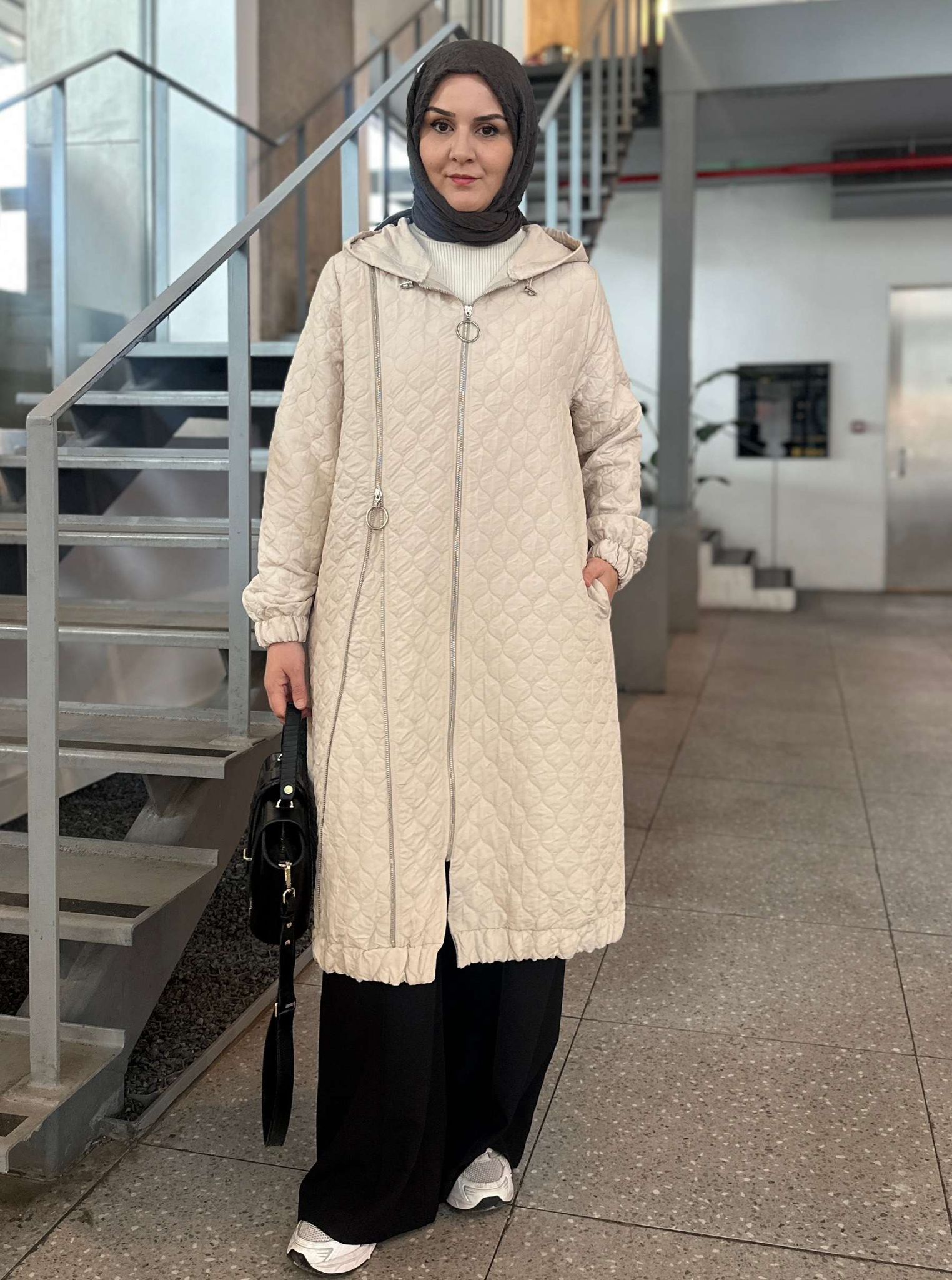 YANDAN FERMUAR DETAY KAP KREM 