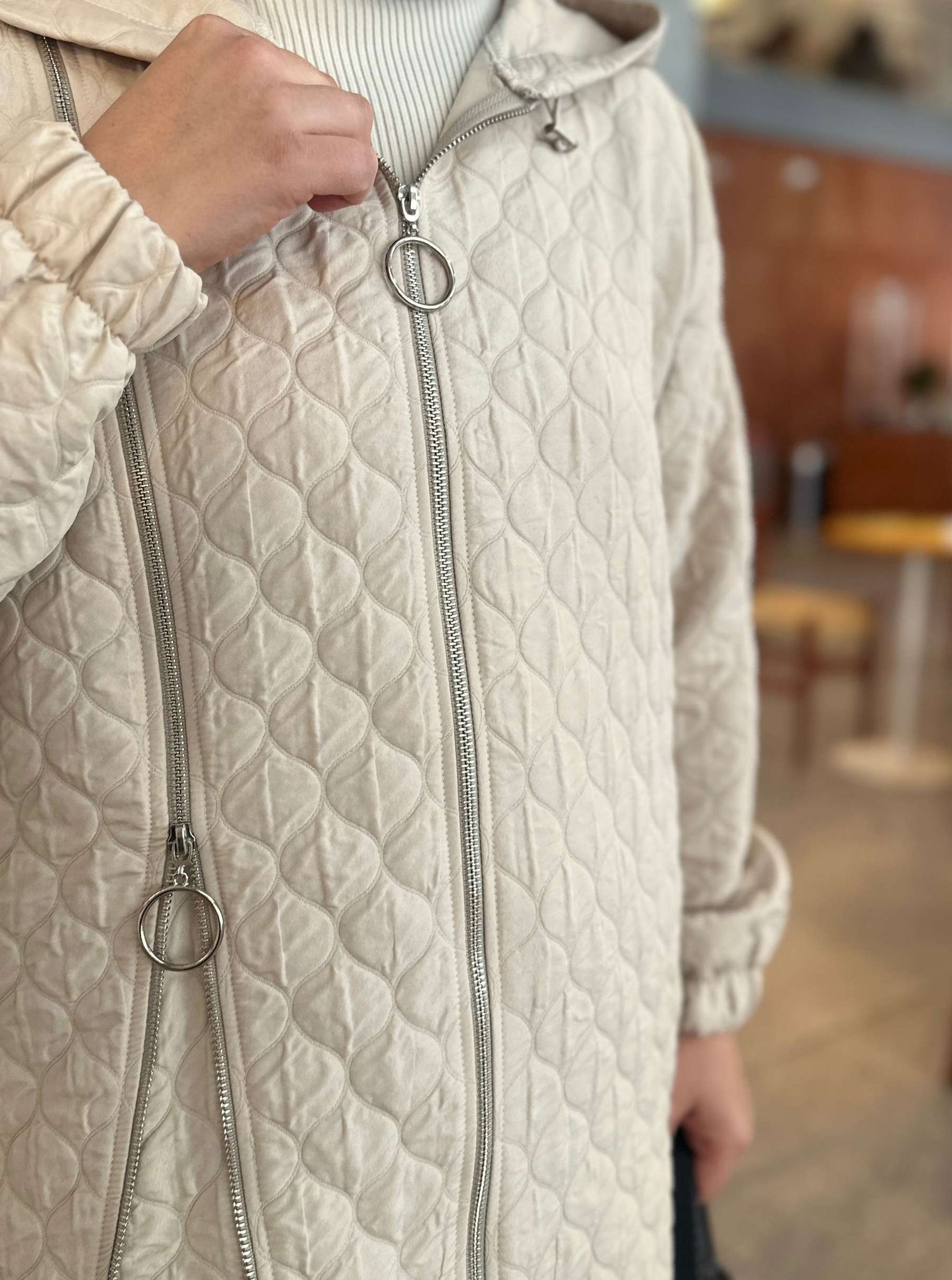 YANDAN FERMUAR DETAY KAP KREM 