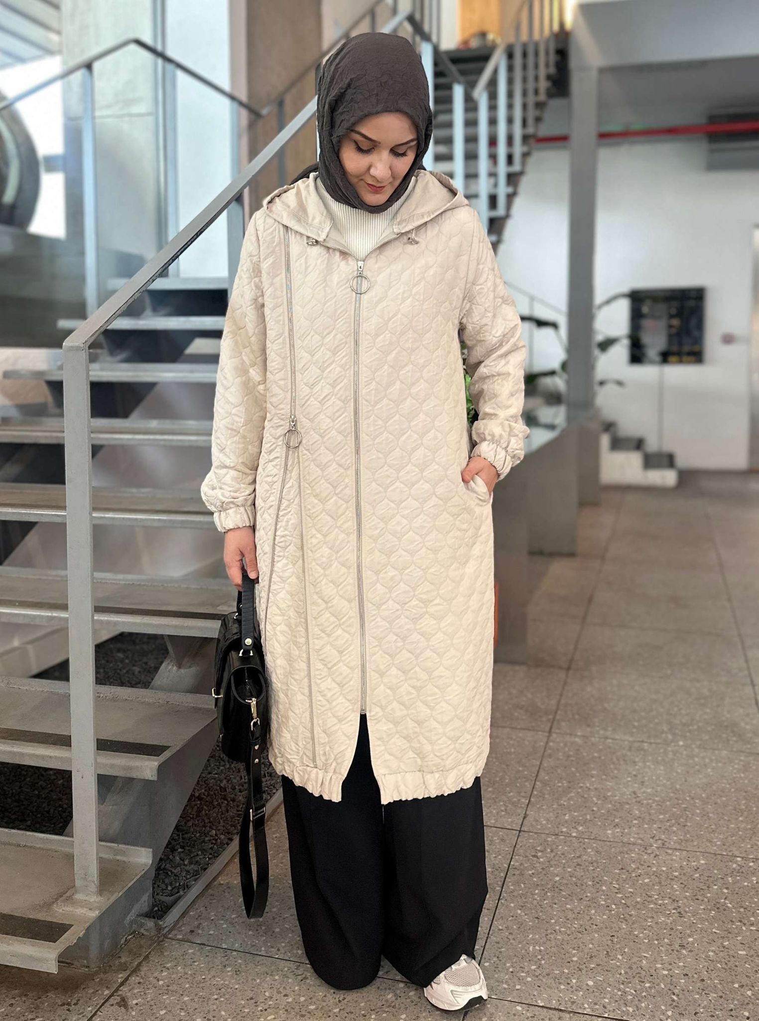 YANDAN FERMUAR DETAY KAP KREM 