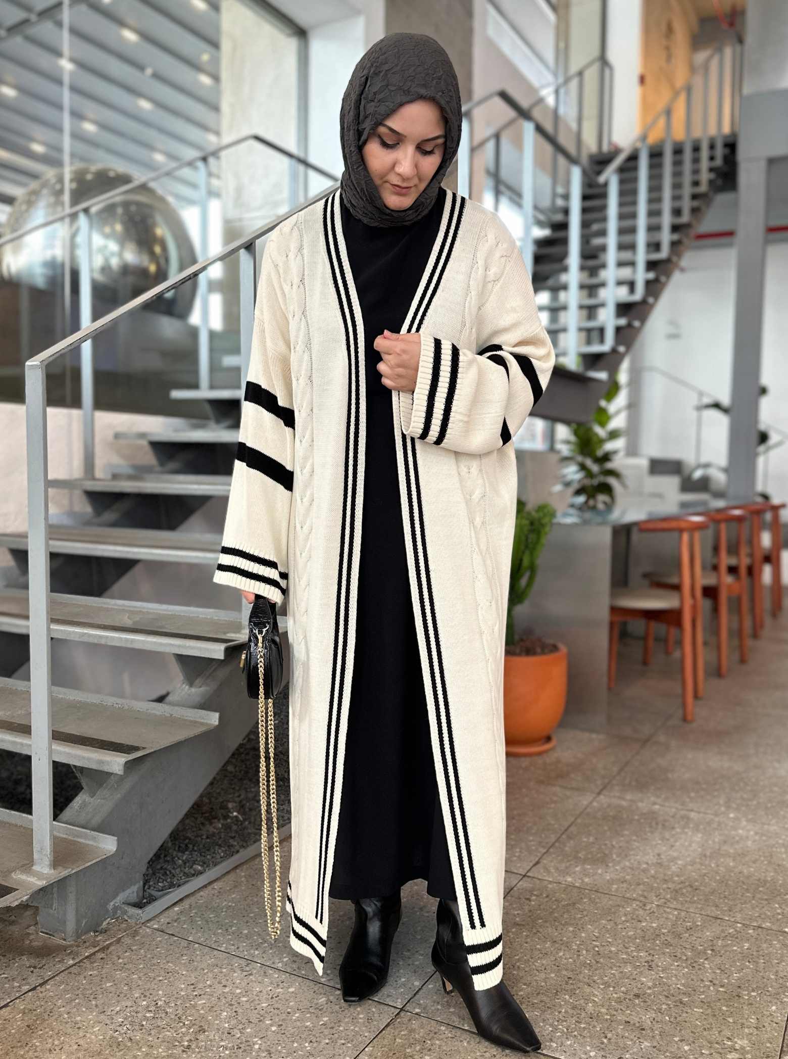 ÇİZGİLİ HIRKA BEYAZ