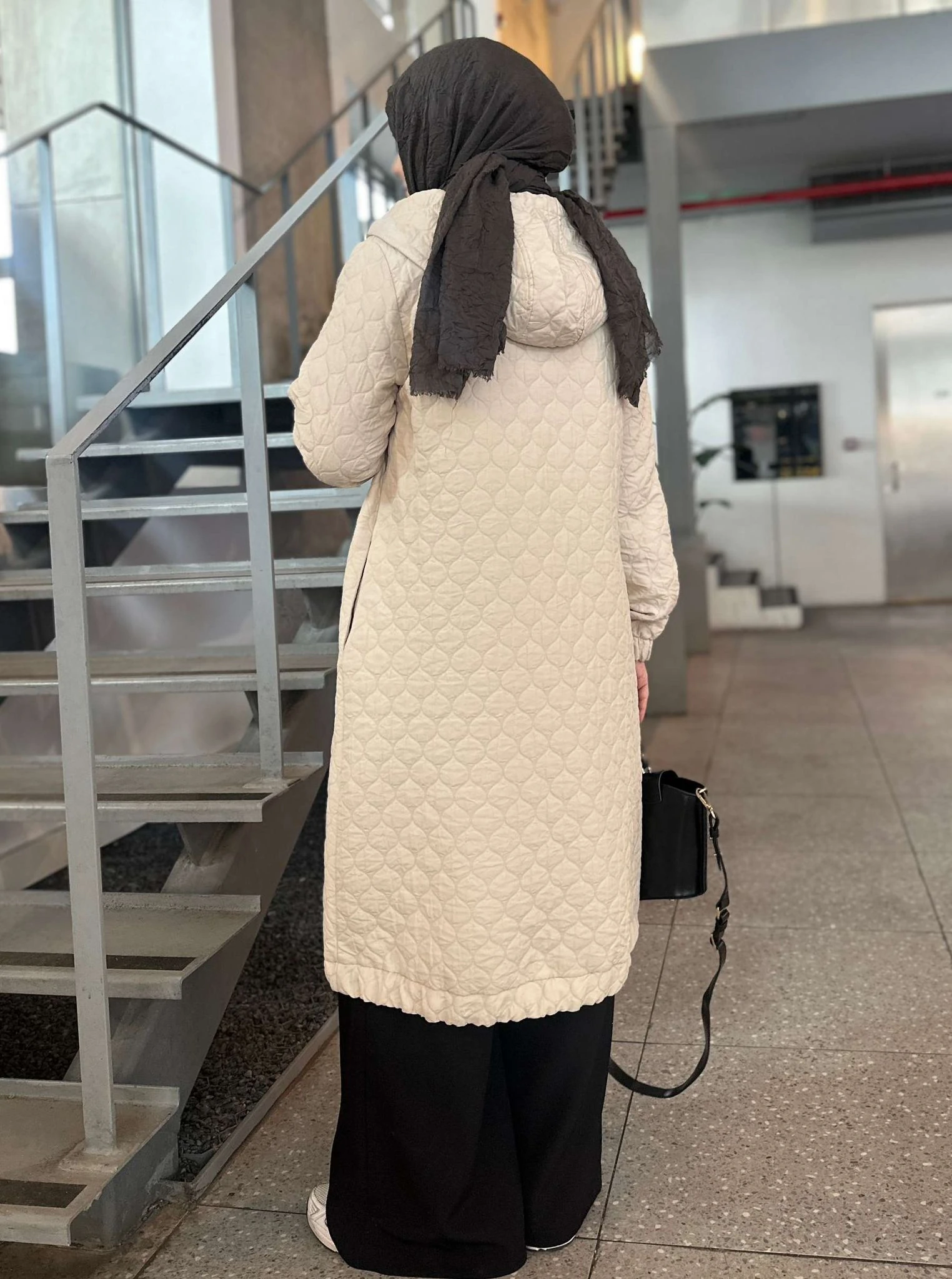 YANDAN FERMUAR DETAY KAP KREM 