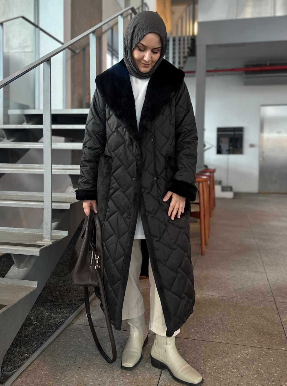 KÜRKLÜ KAPİTONE MONT SİYAH