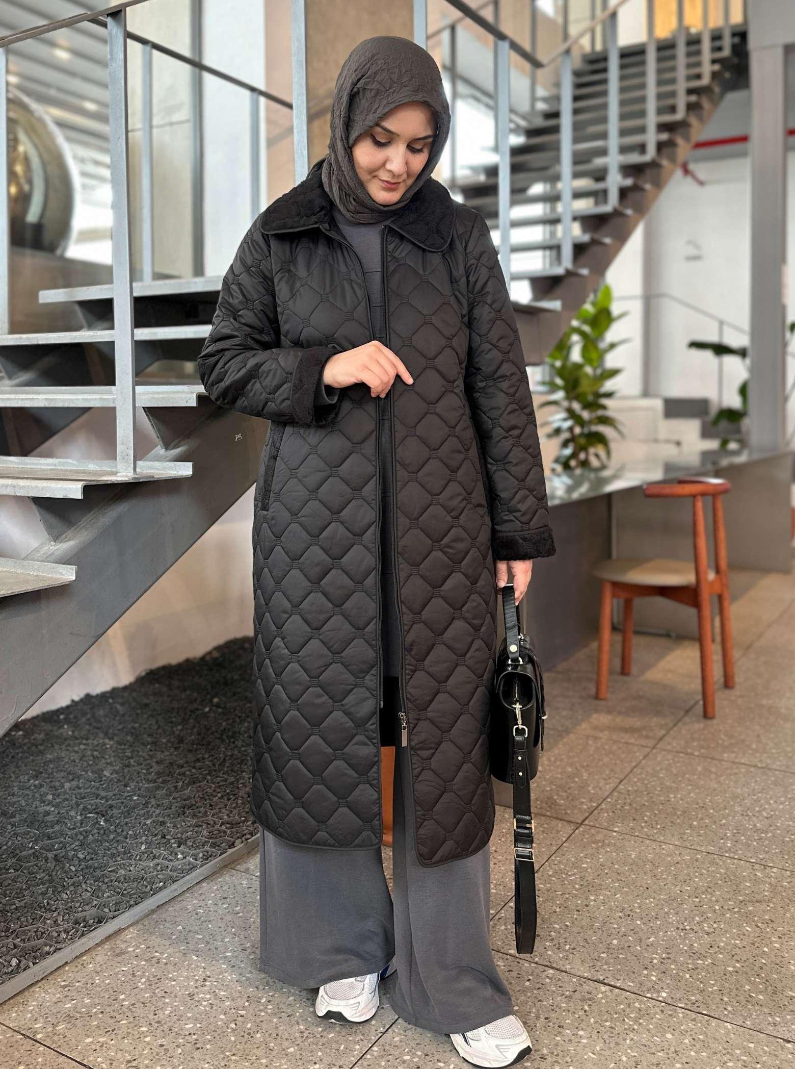 YAKASI KÜRKLÜ KAPİTONE MONT SİYAH