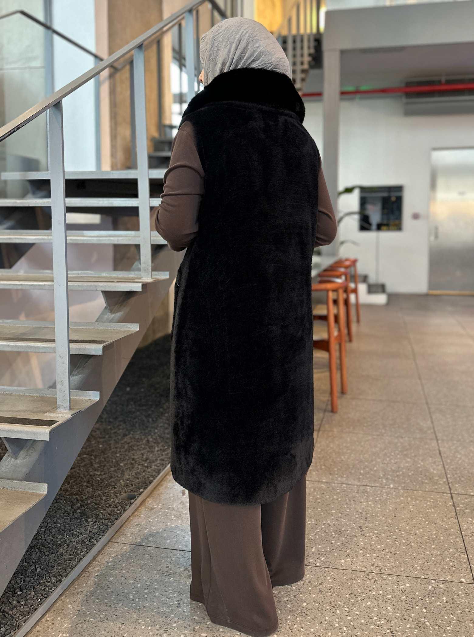 ÇIKABİLEN KÜRKLÜ YELEK SİYAH