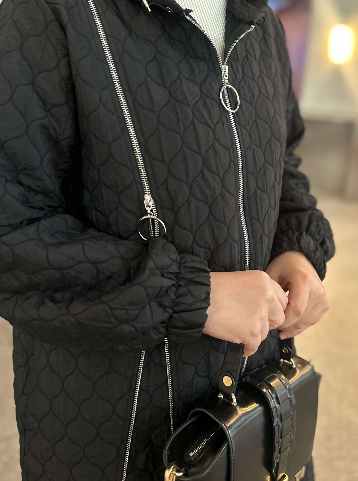 YANDAN FERMUAR DETAY KAP SİYAH