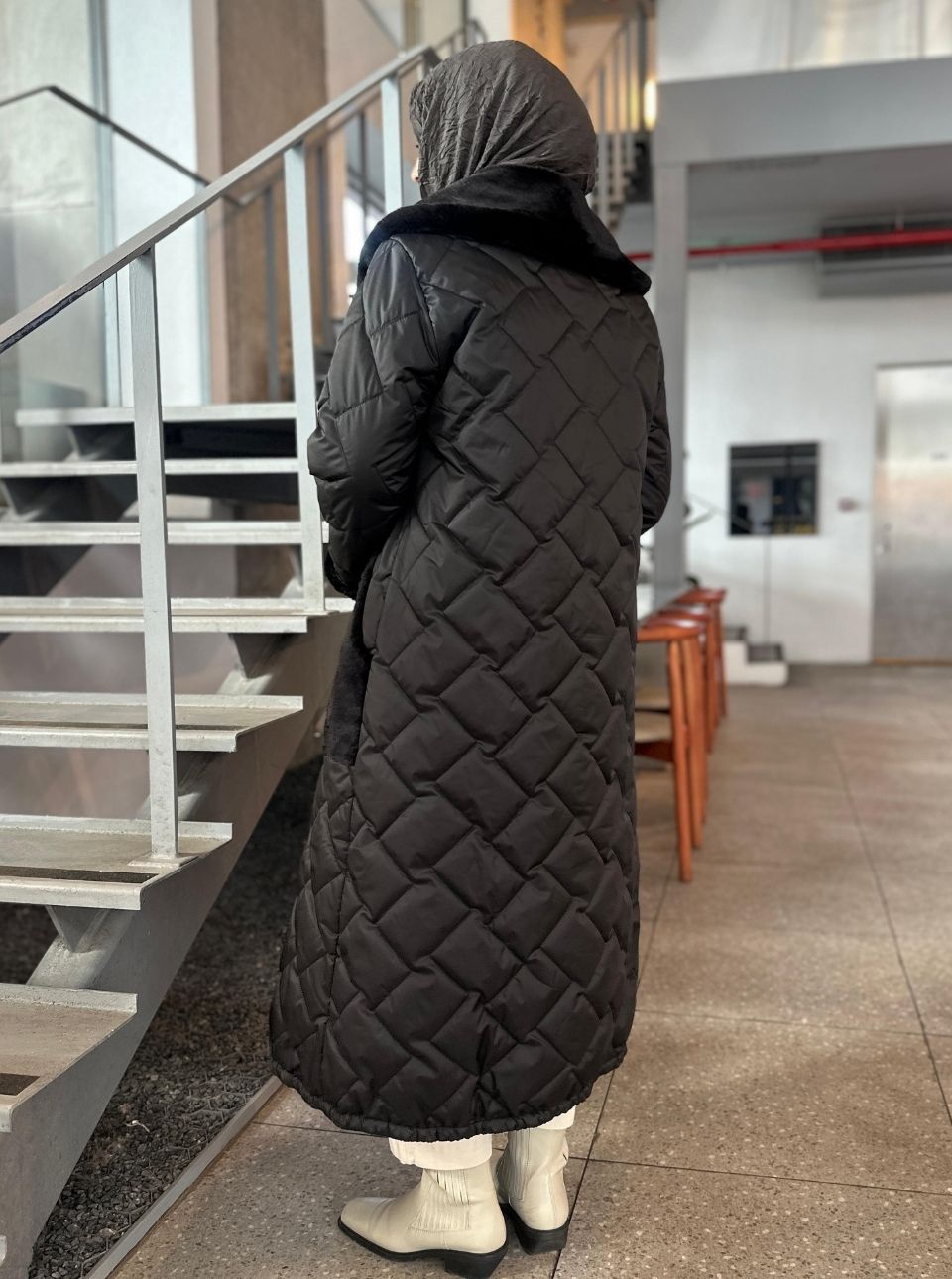 KÜRKLÜ KAPİTONE MONT SİYAH