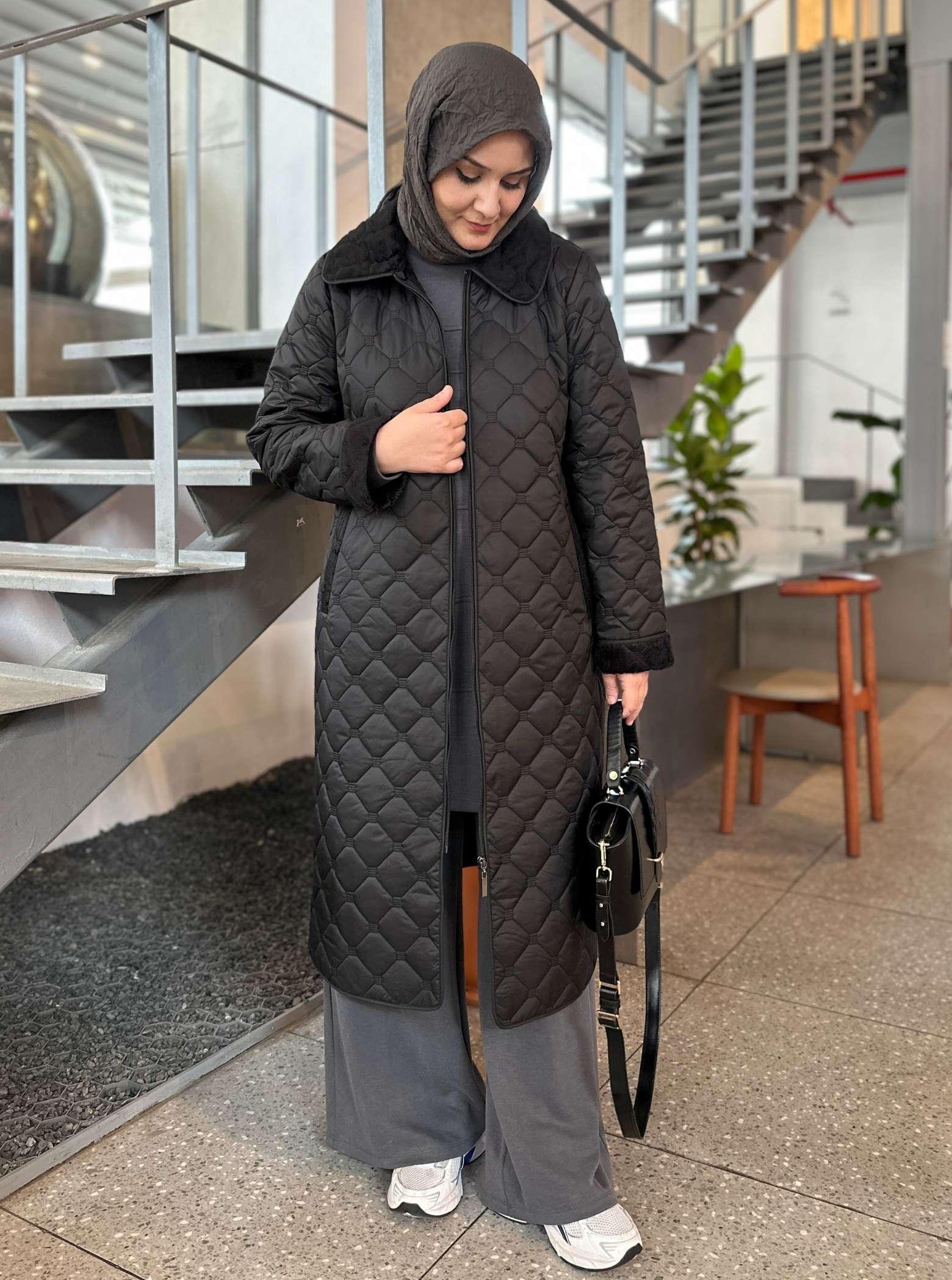 YAKASI KÜRKLÜ KAPİTONE MONT SİYAH