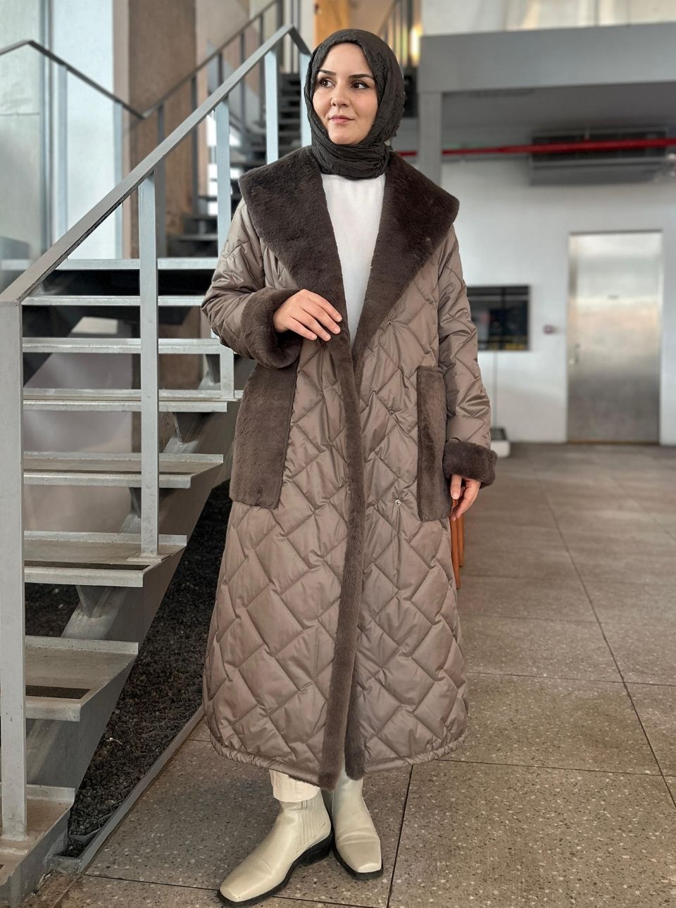 KÜRKLÜ KAPİTONE MONT VİZON 